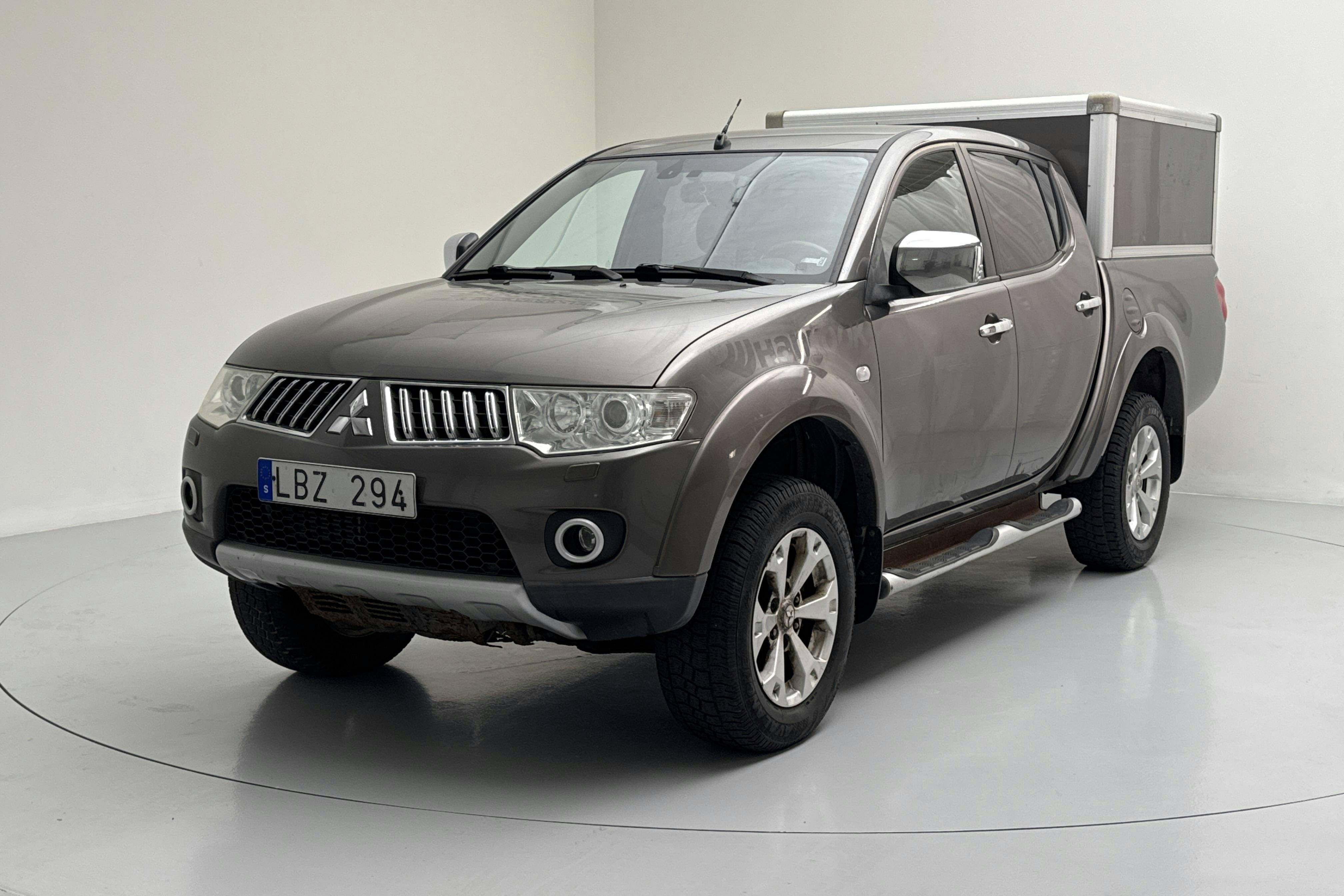 Mitsubishi L200 2.5 DI-D (178hk) - 27 077 mil - Automat - brun - 2011