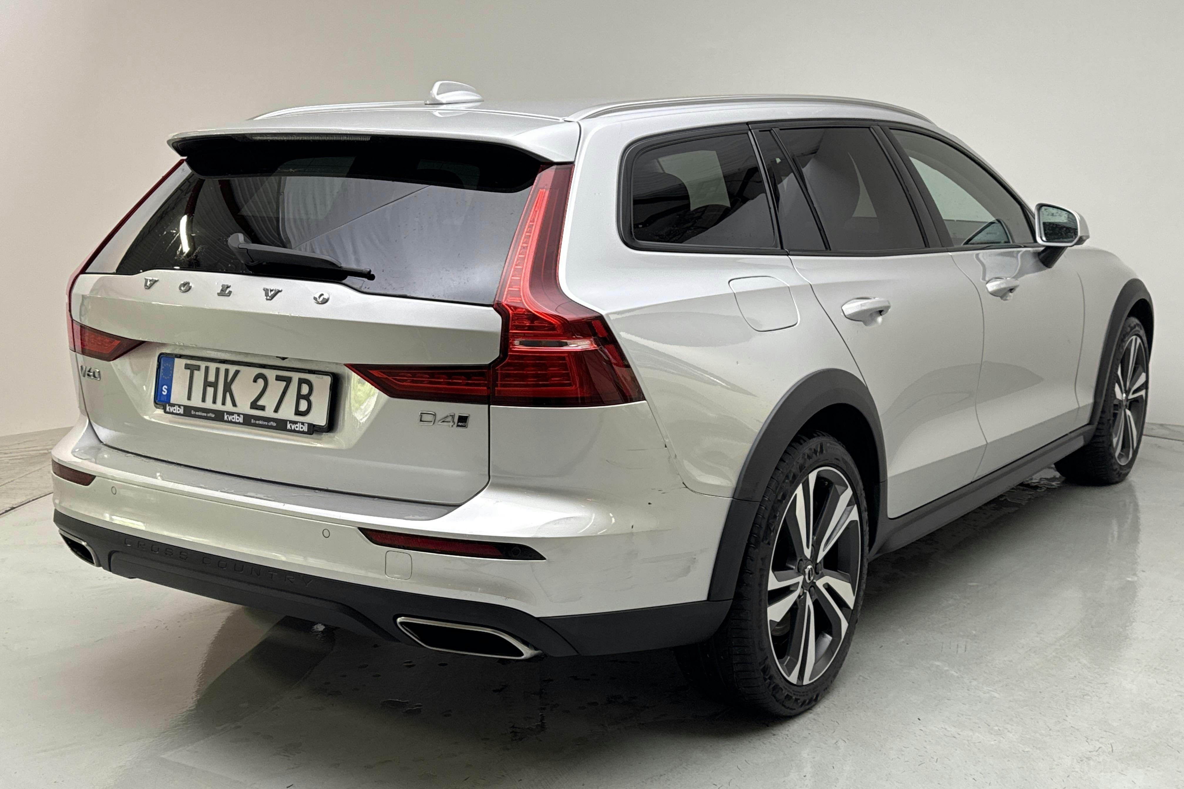 Volvo V60 D4 Cross Country AWD (190hk) - 19 497 mil - Automat - silver - 2020