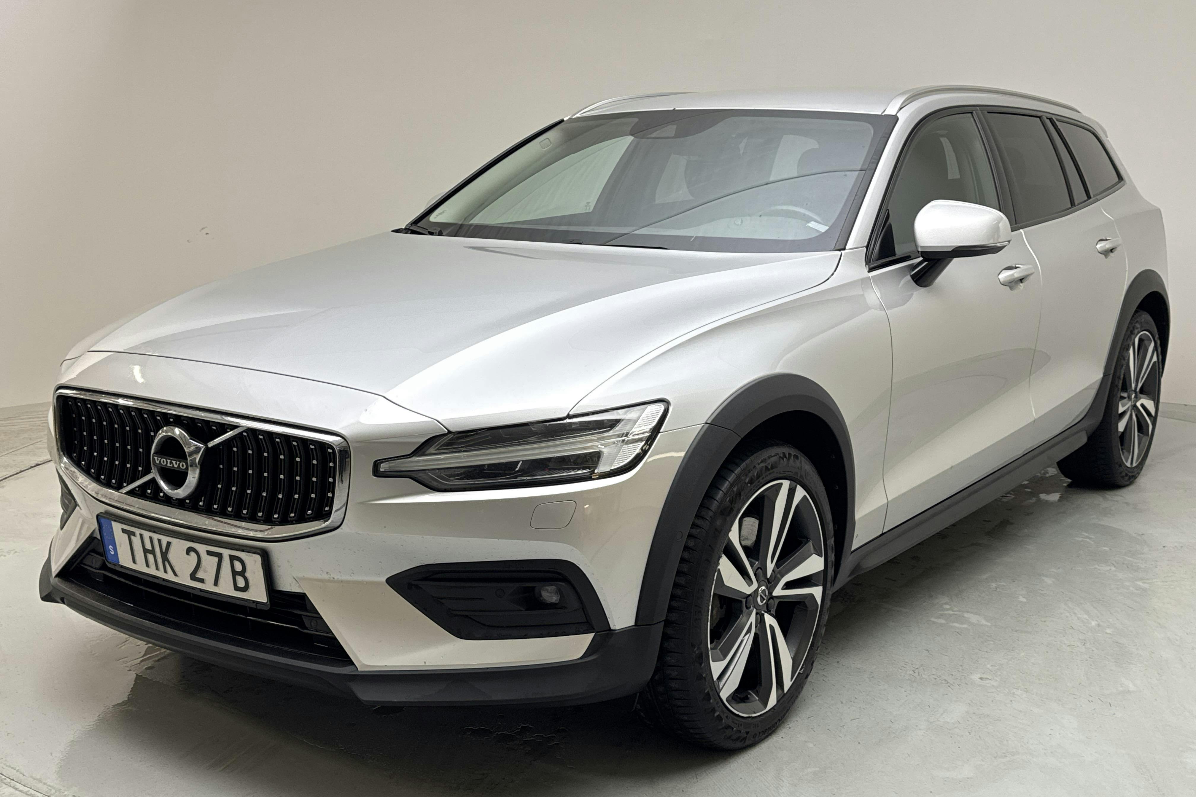 Volvo V60 D4 Cross Country AWD (190hk) - 19 497 mil - Automat - silver - 2020