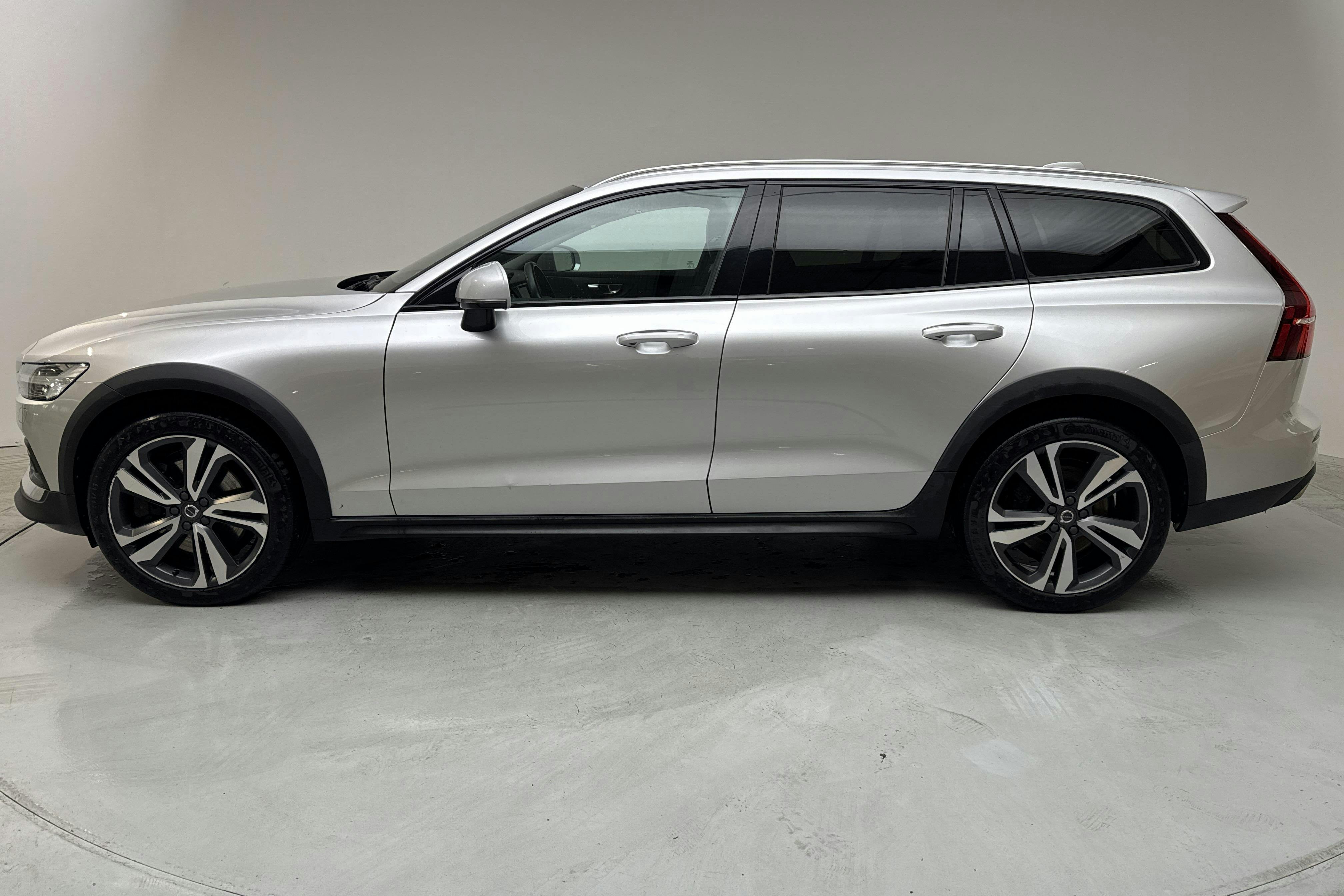 Volvo V60 D4 Cross Country AWD (190hk) - 19 497 mil - Automat - silver - 2020