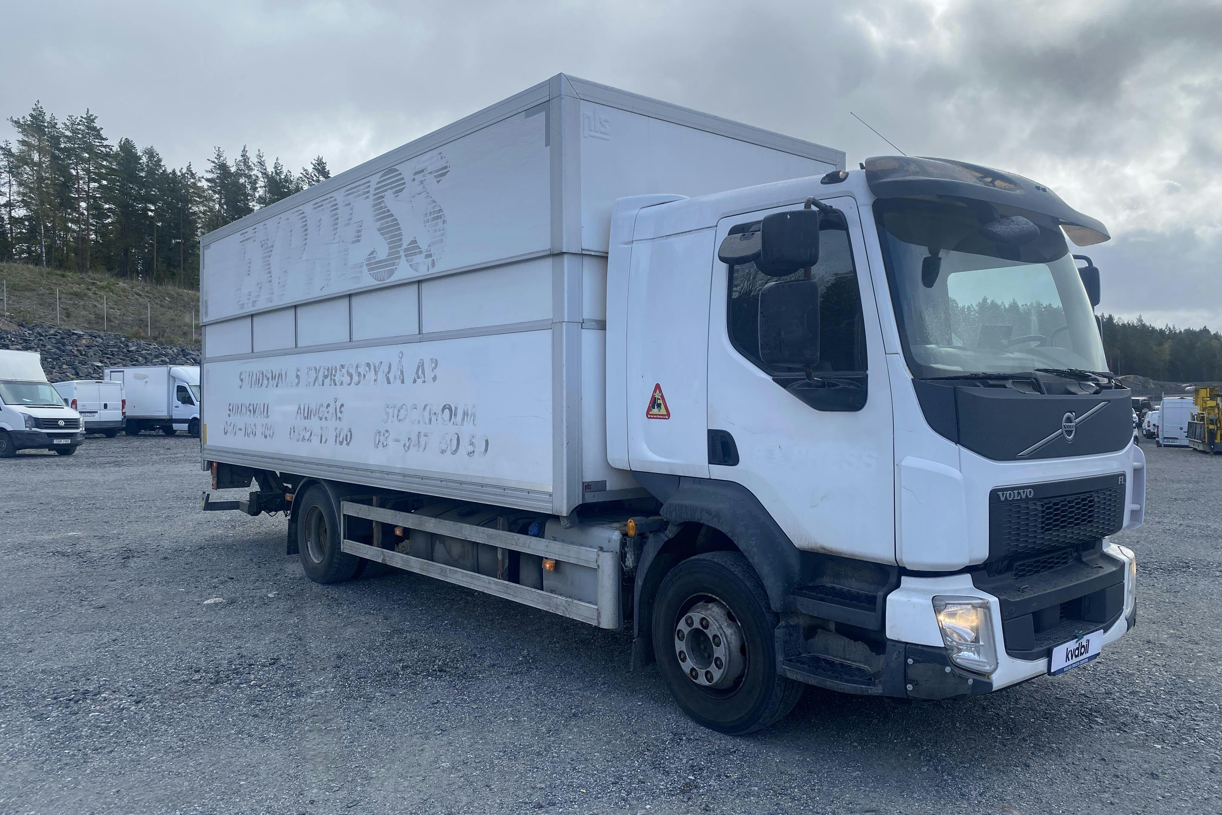 VOLVO FL240 - 168 375 km - Automat - vit - 2016