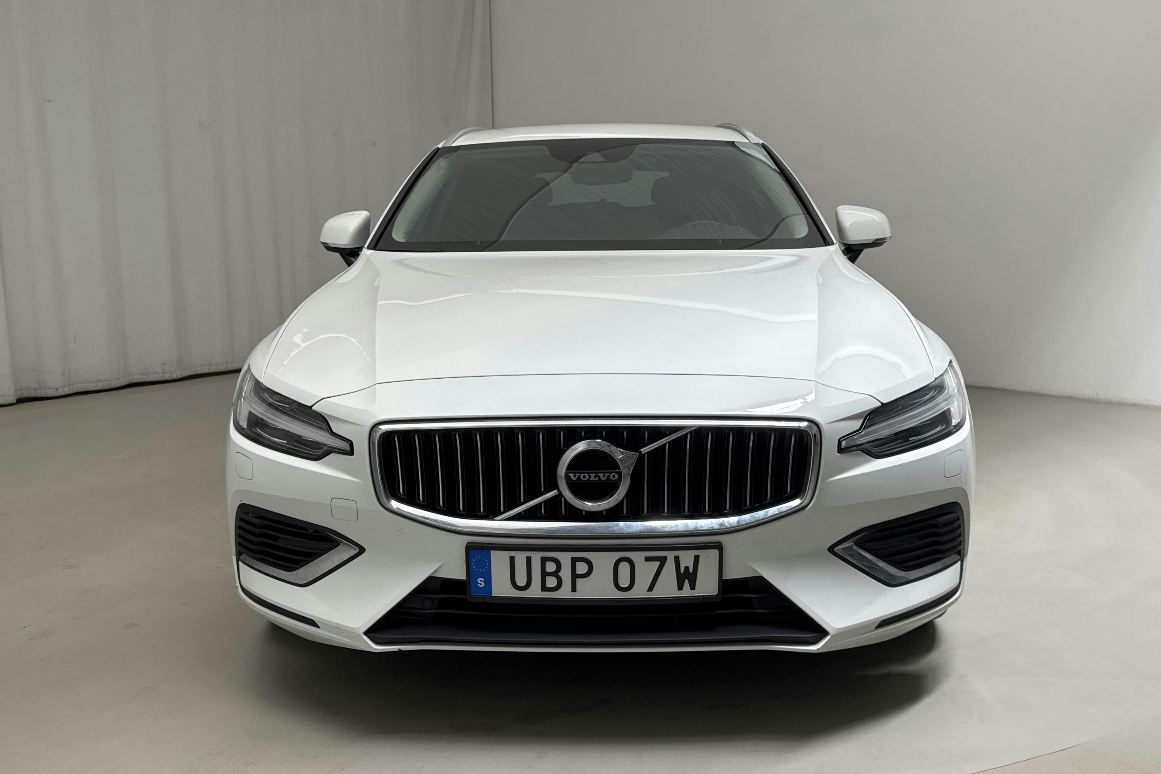 Volvo V60 T6 AWD Recharge (340hk) - 8 099 mil - Automat - vit - 2021