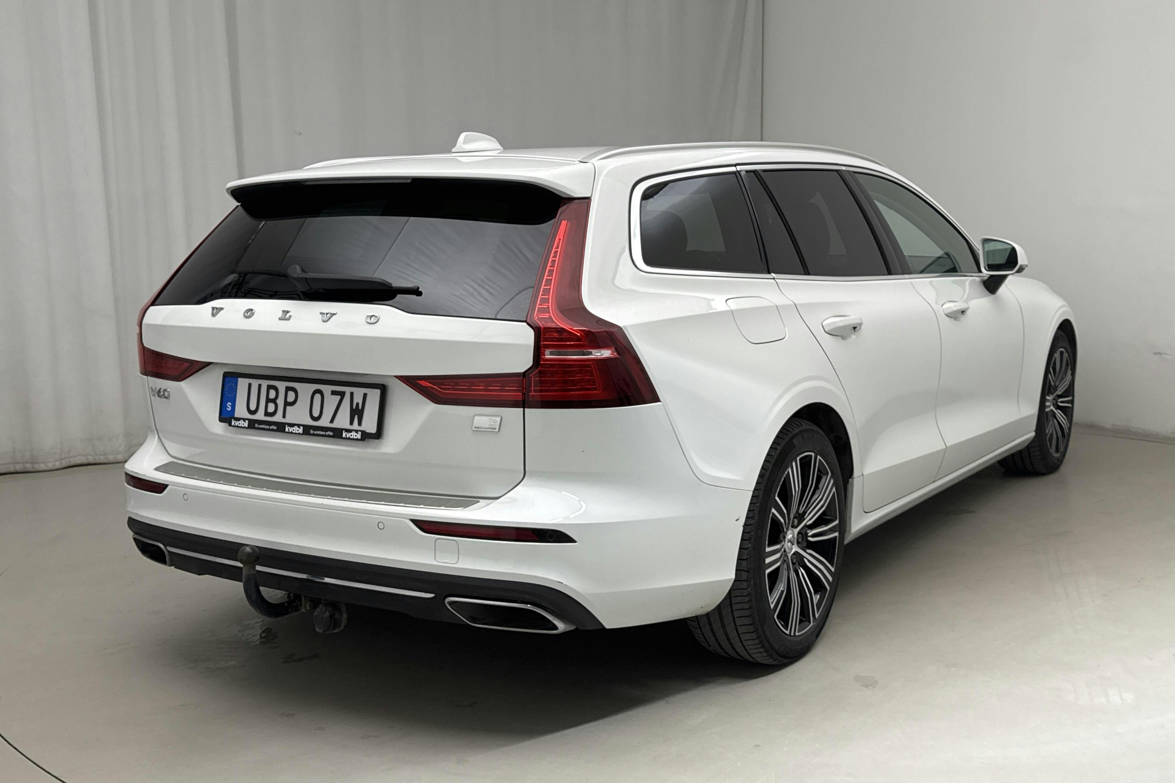 Volvo V60 T6 AWD Recharge (340hk) - 8 099 mil - Automat - vit - 2021