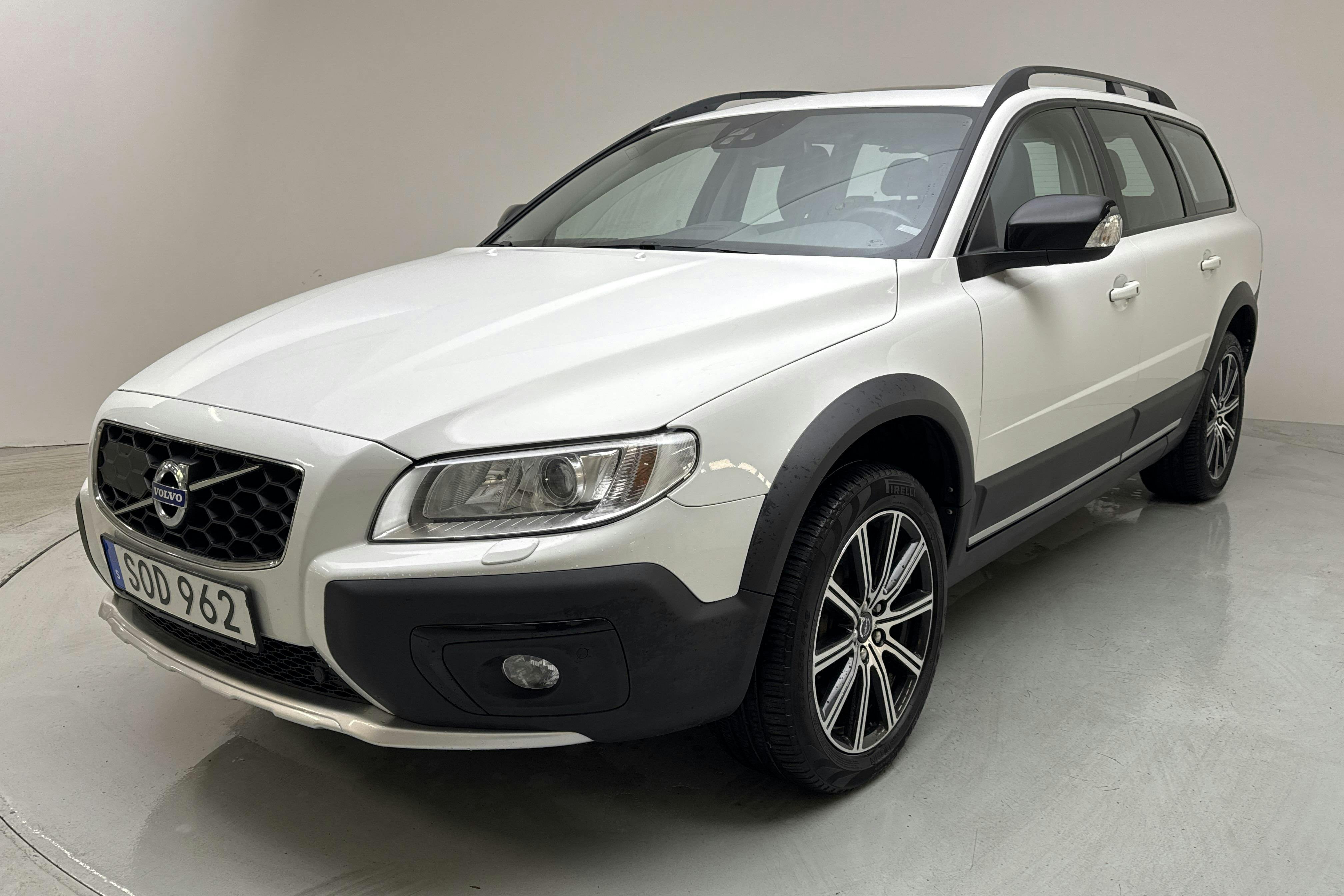 Volvo XC70 II D4 2WD (181hk) - 142 990 km - Automatyczna - biały - 2016
