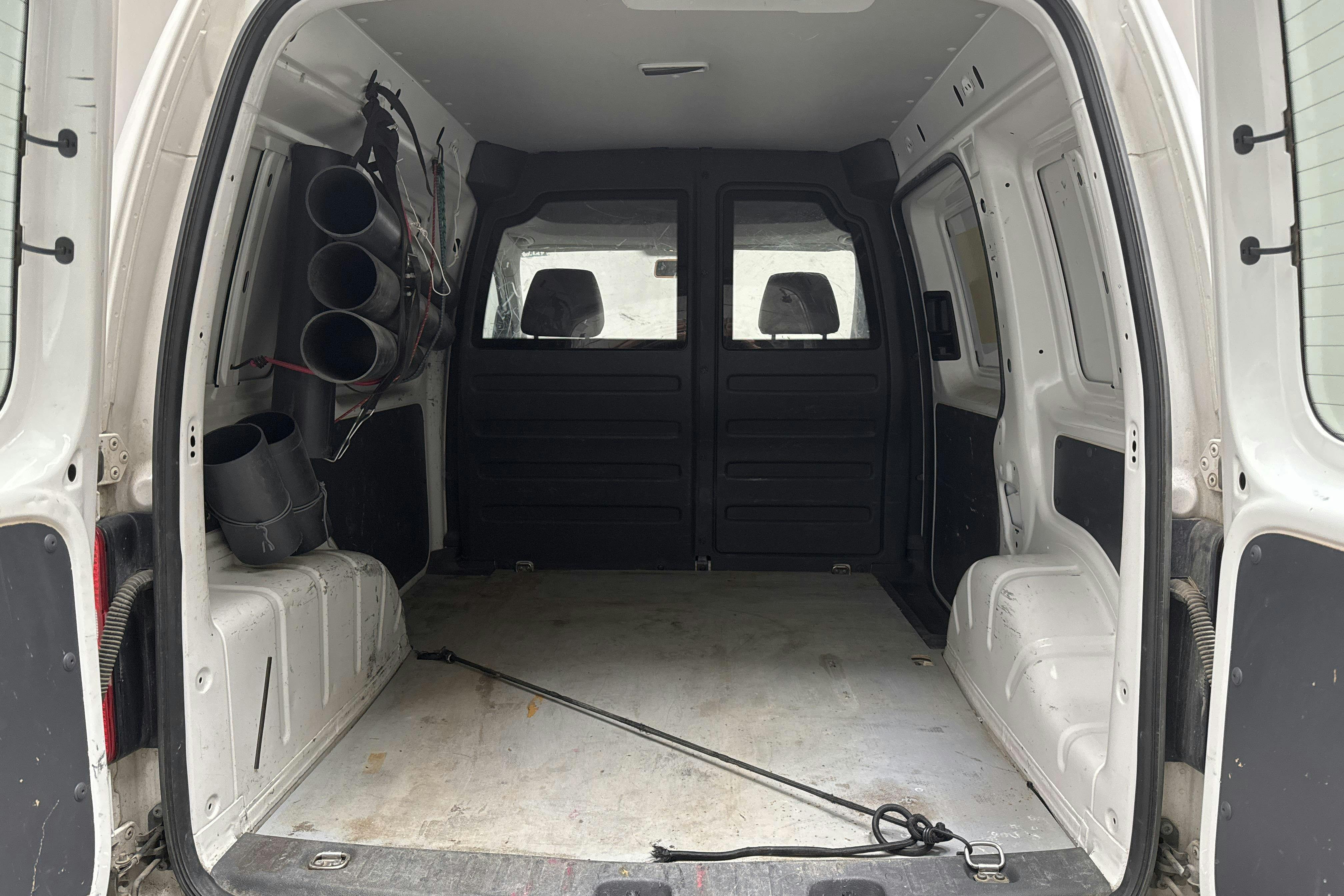 VW Caddy 2.0 Ecofuel Skåp (109hk) - 11 877 mil - Manuell - vit - 2013