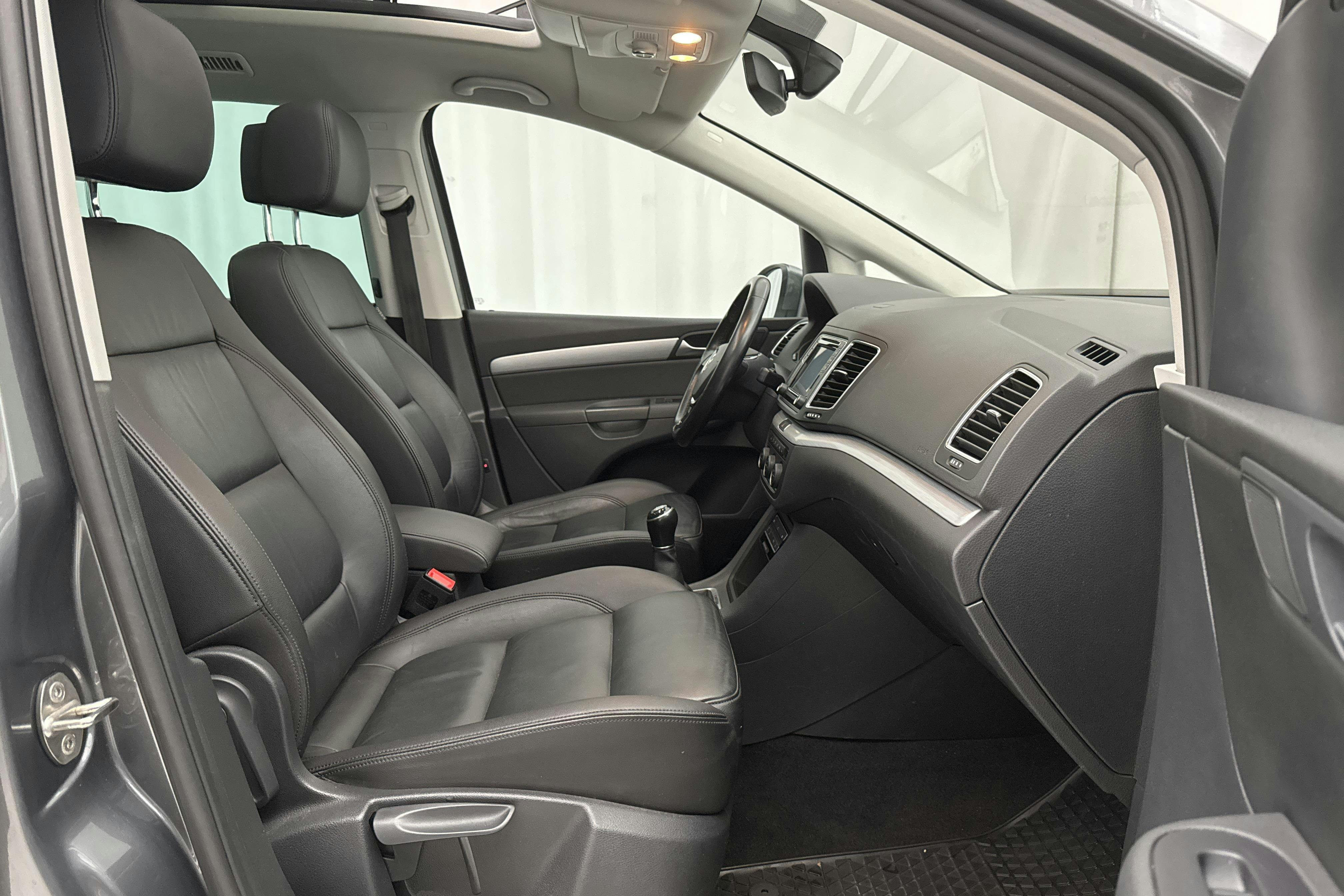 VW Sharan 2.0 TDI 4Motion (150hk) - 136 990 km - Manualna - Dark Grey - 2017