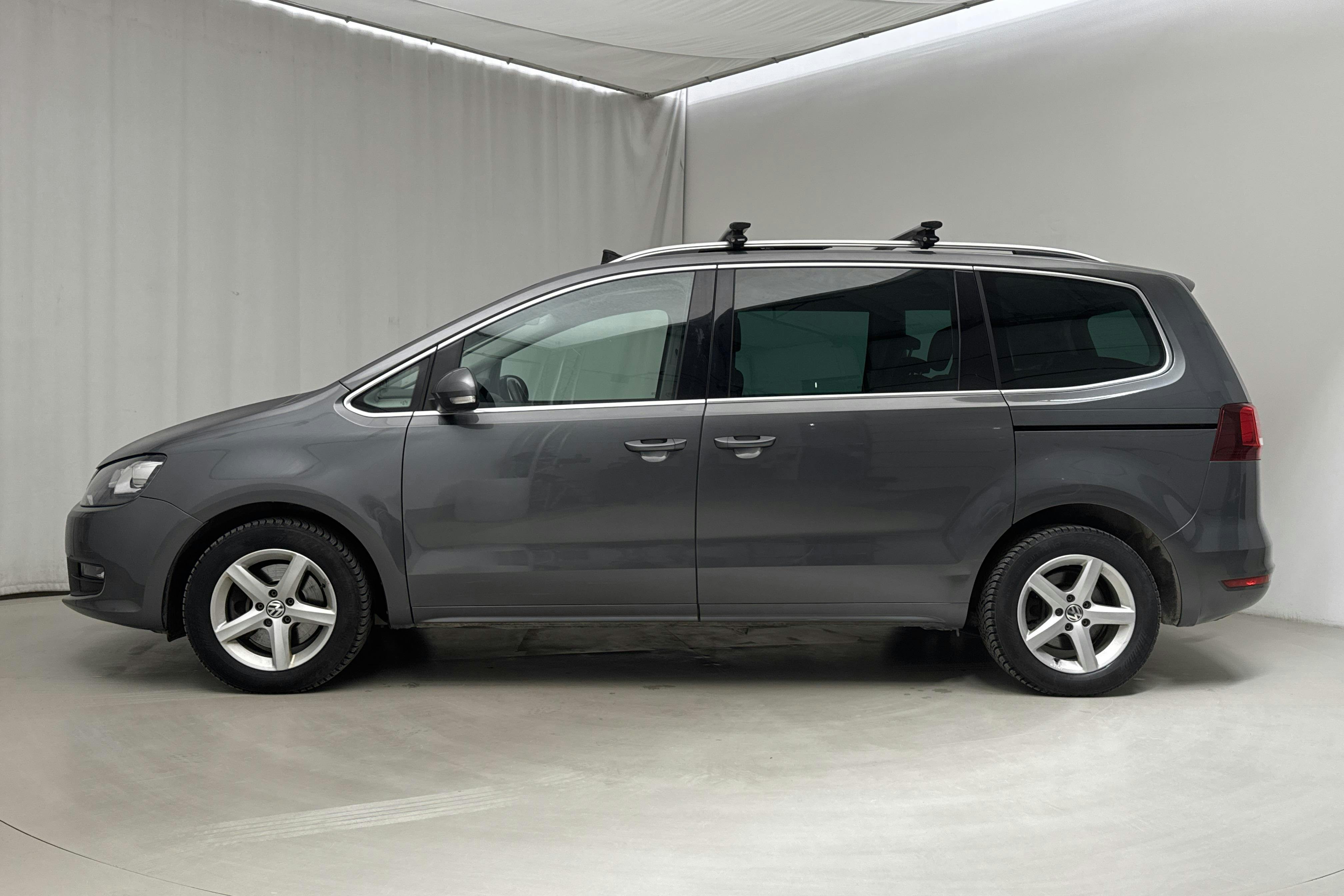 VW Sharan 2.0 TDI 4Motion (150hk) - 136 990 km - Manualna - Dark Grey - 2017