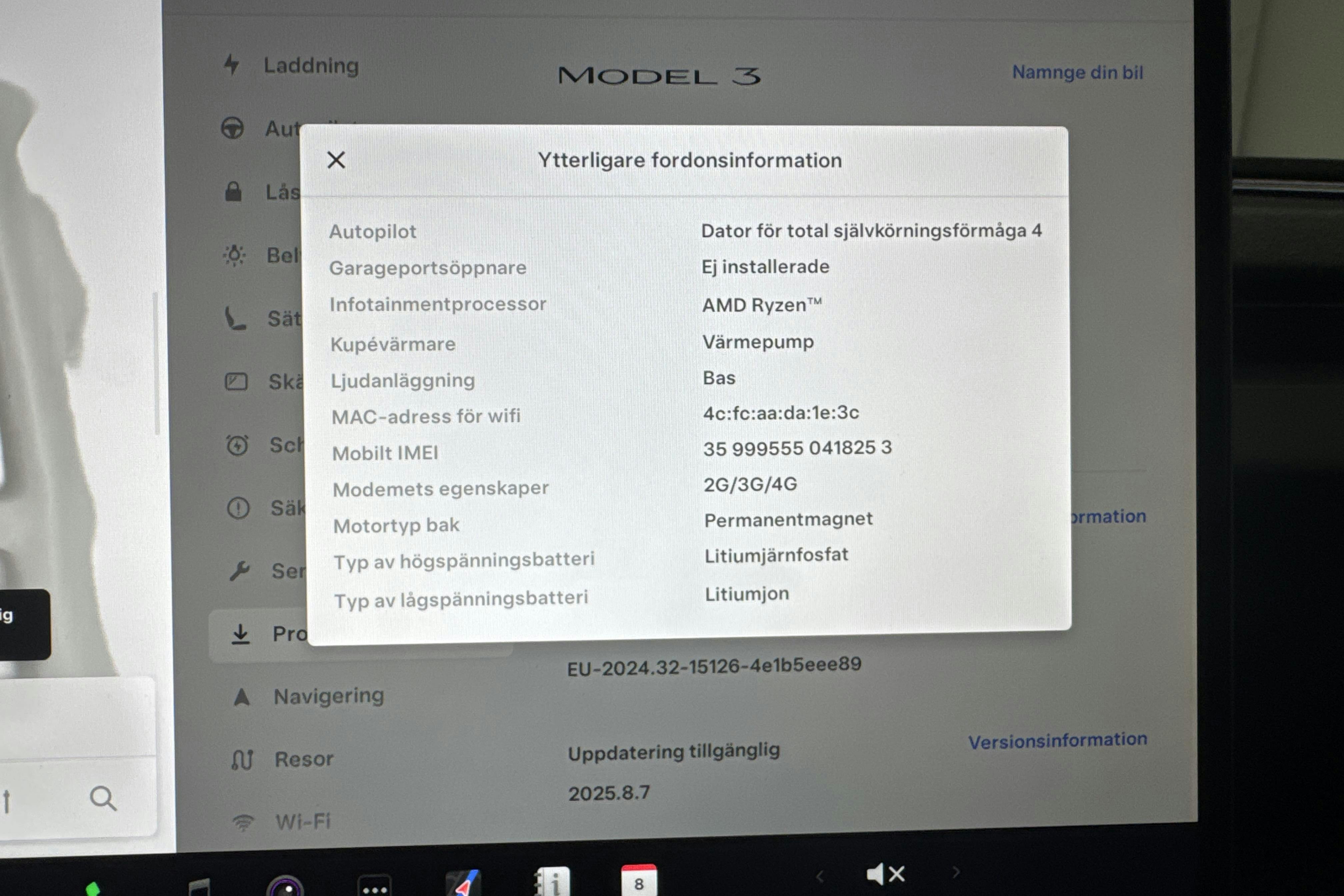 Tesla Model 3 Standard Range RWD - 3 539 mil - Automat - vit - 2024