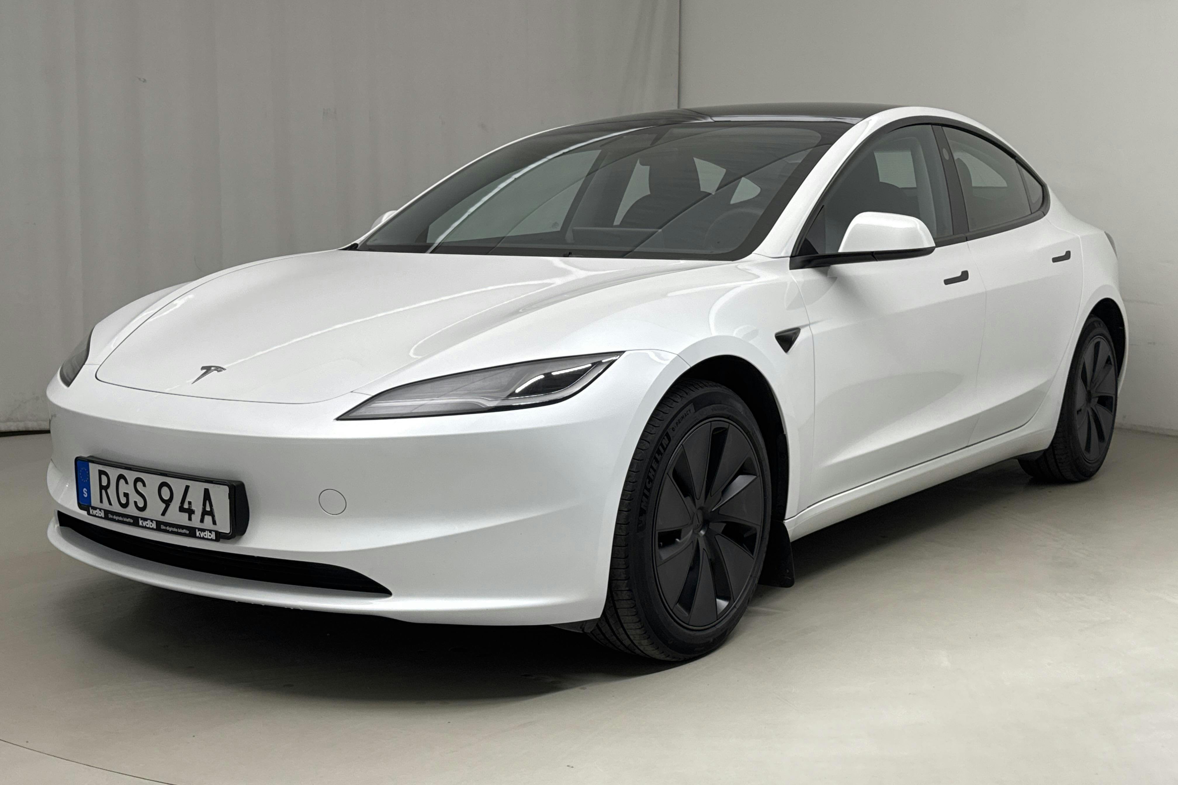 Tesla Model 3 Standard Range RWD - 35 390 km - Automaatne - valge - 2024