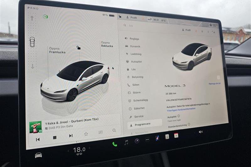 Tesla Model 3 Standard Range RWD - 3 539 mil - Automat - vit - 2024