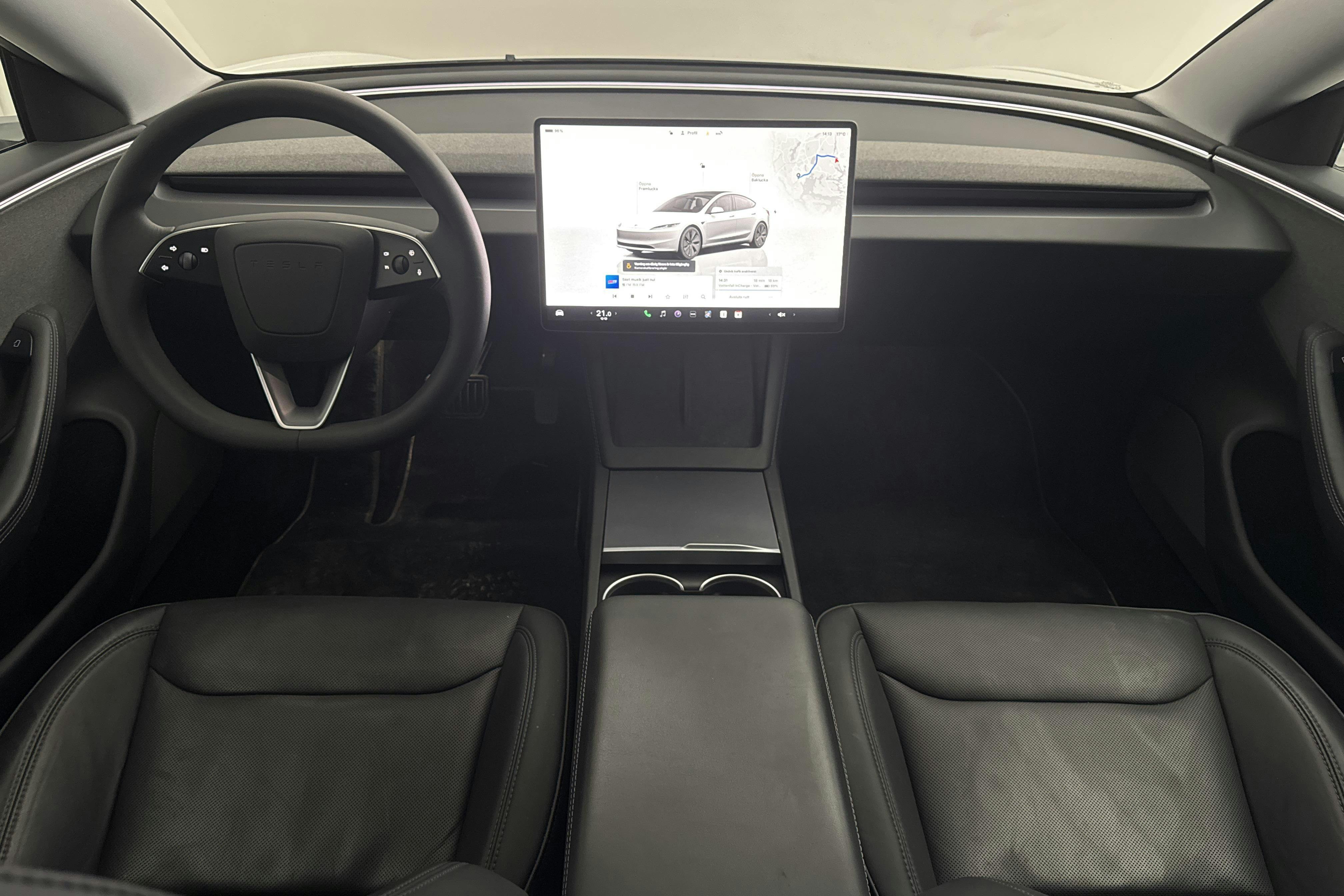 Tesla Model 3 Standard Range RWD - 3 539 mil - Automat - vit - 2024