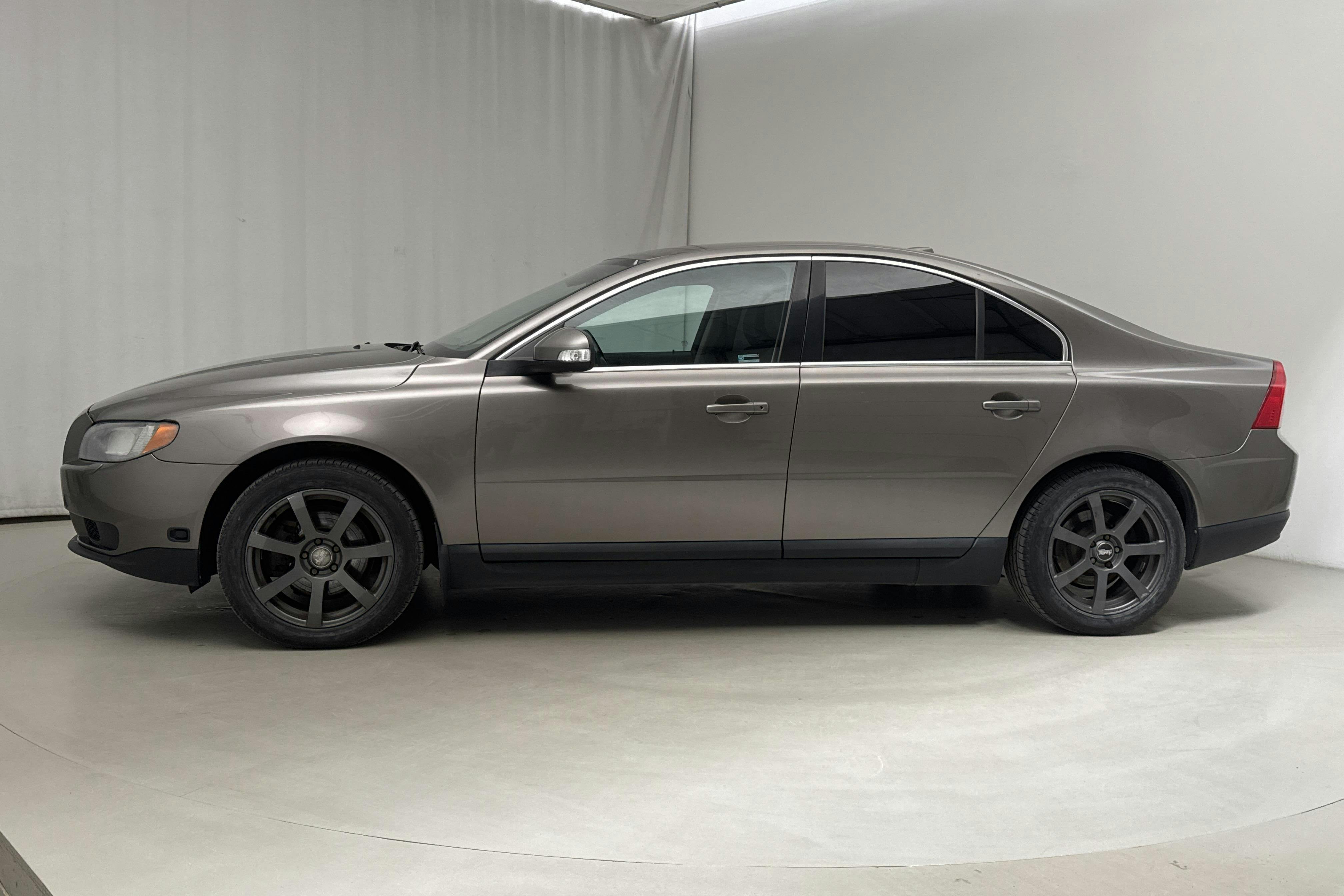 Volvo S80 2.5T (200hk) - 20 534 mil - Manuell - grå - 2007