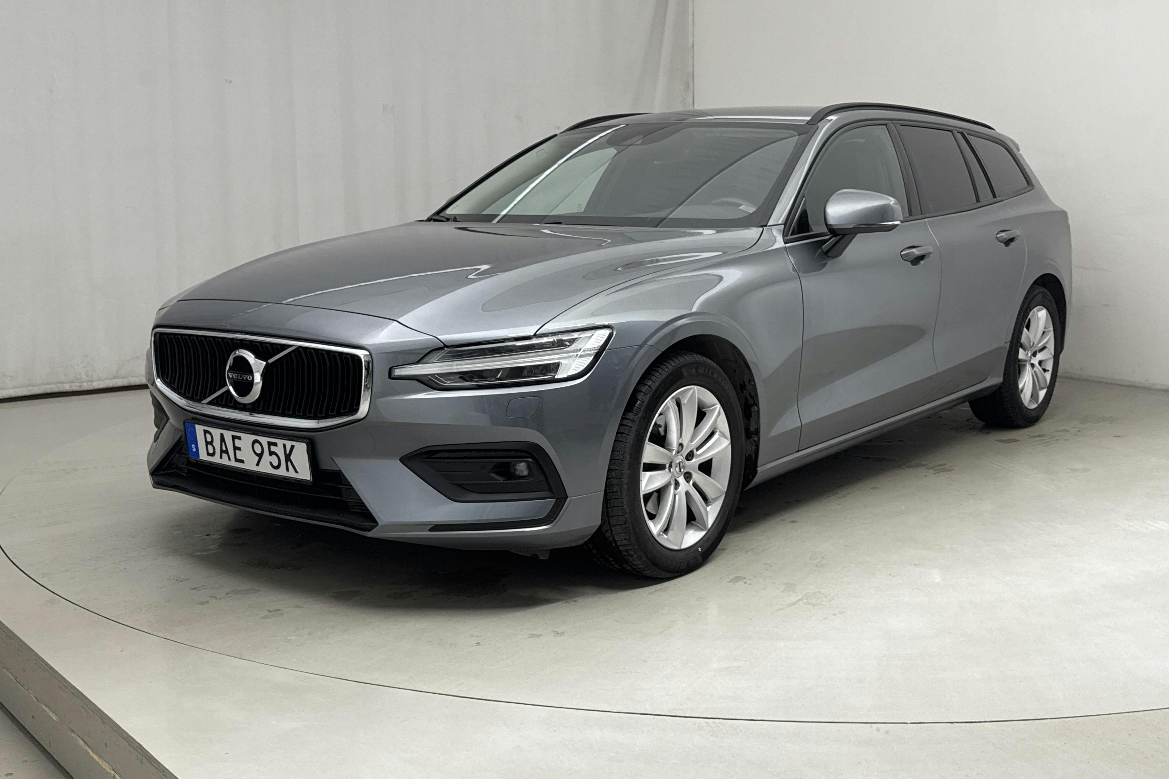 Volvo V60 D3 (150hk) - 5 871 mil - Automat - grå - 2020