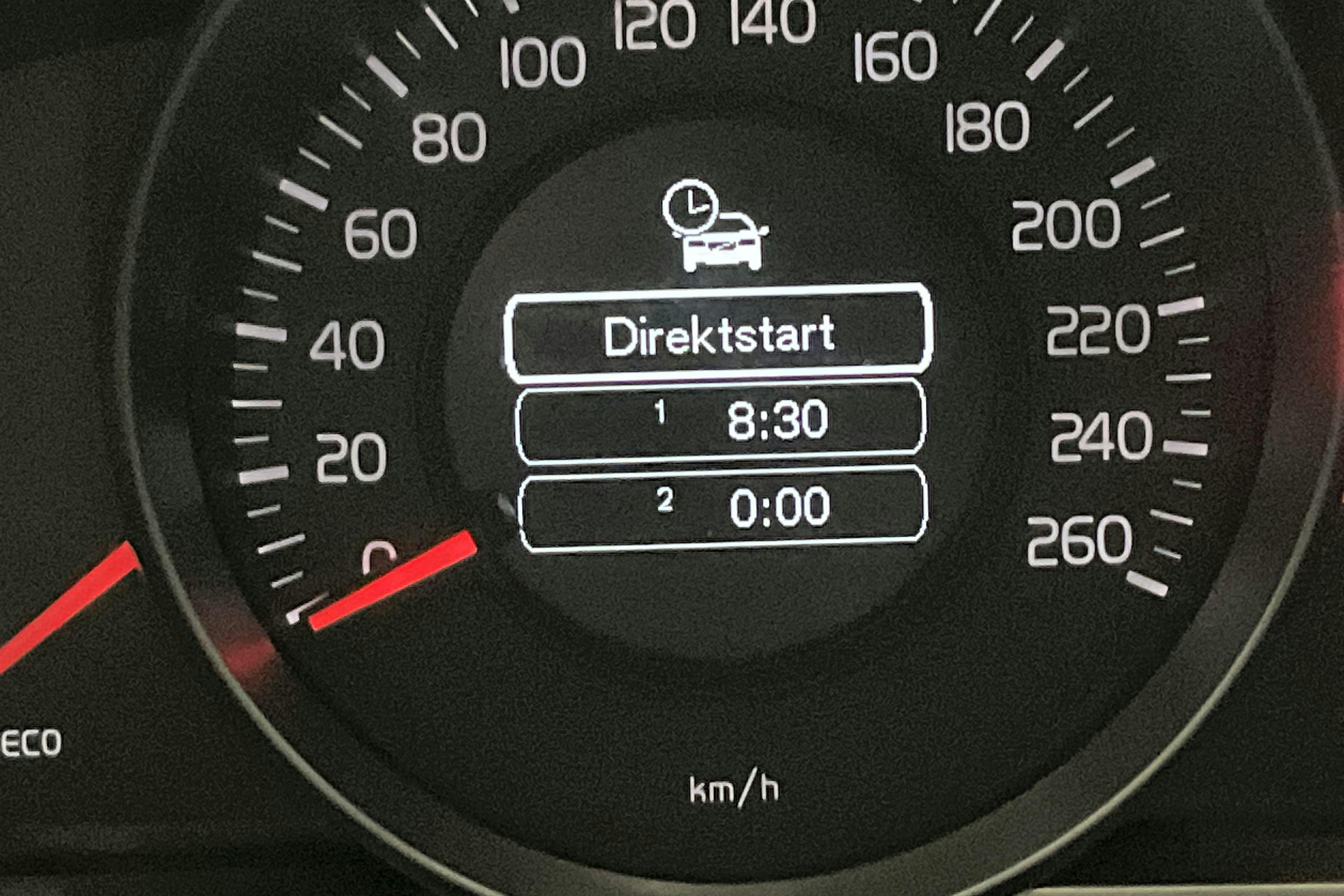 Volvo V40 T2 (122hk) - 13 212 mil - Manuell - svart - 2017