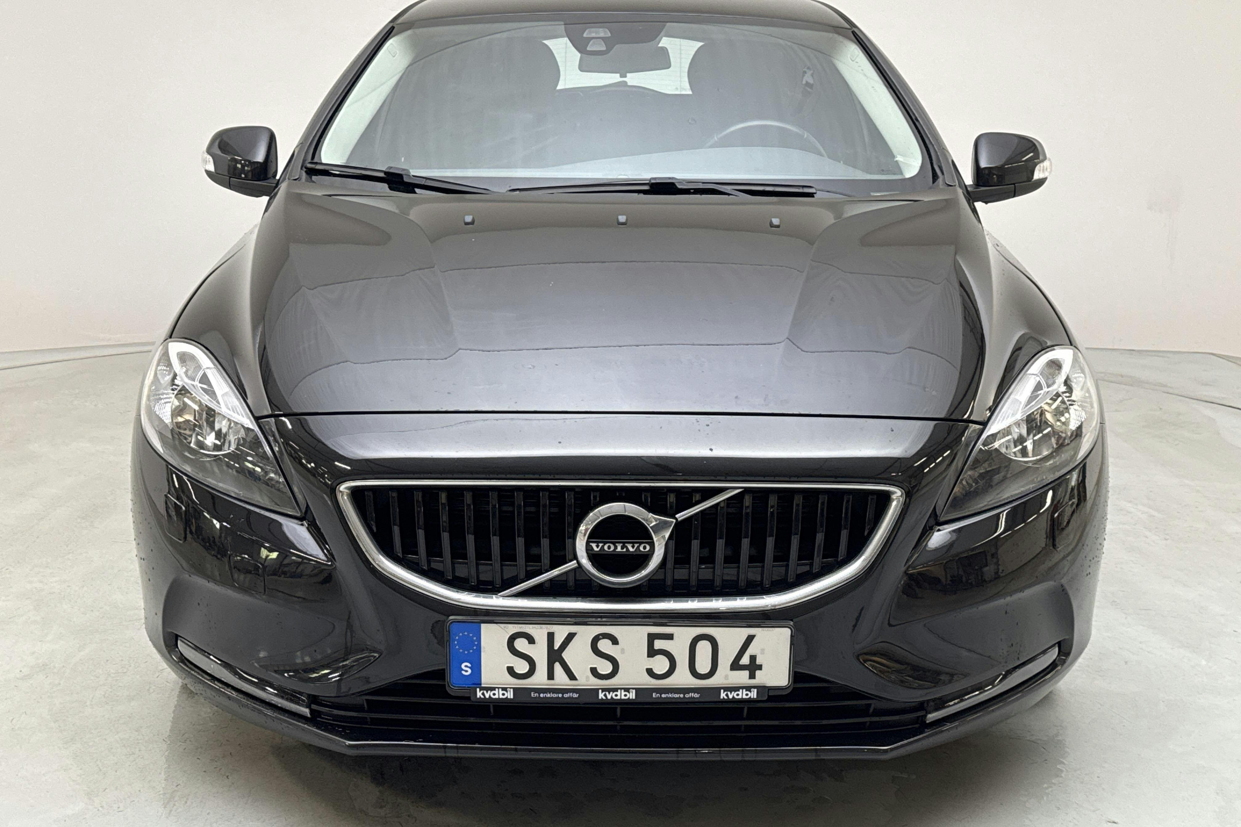 Volvo V40 T2 (122hk) - 13 212 mil - Manuell - svart - 2017
