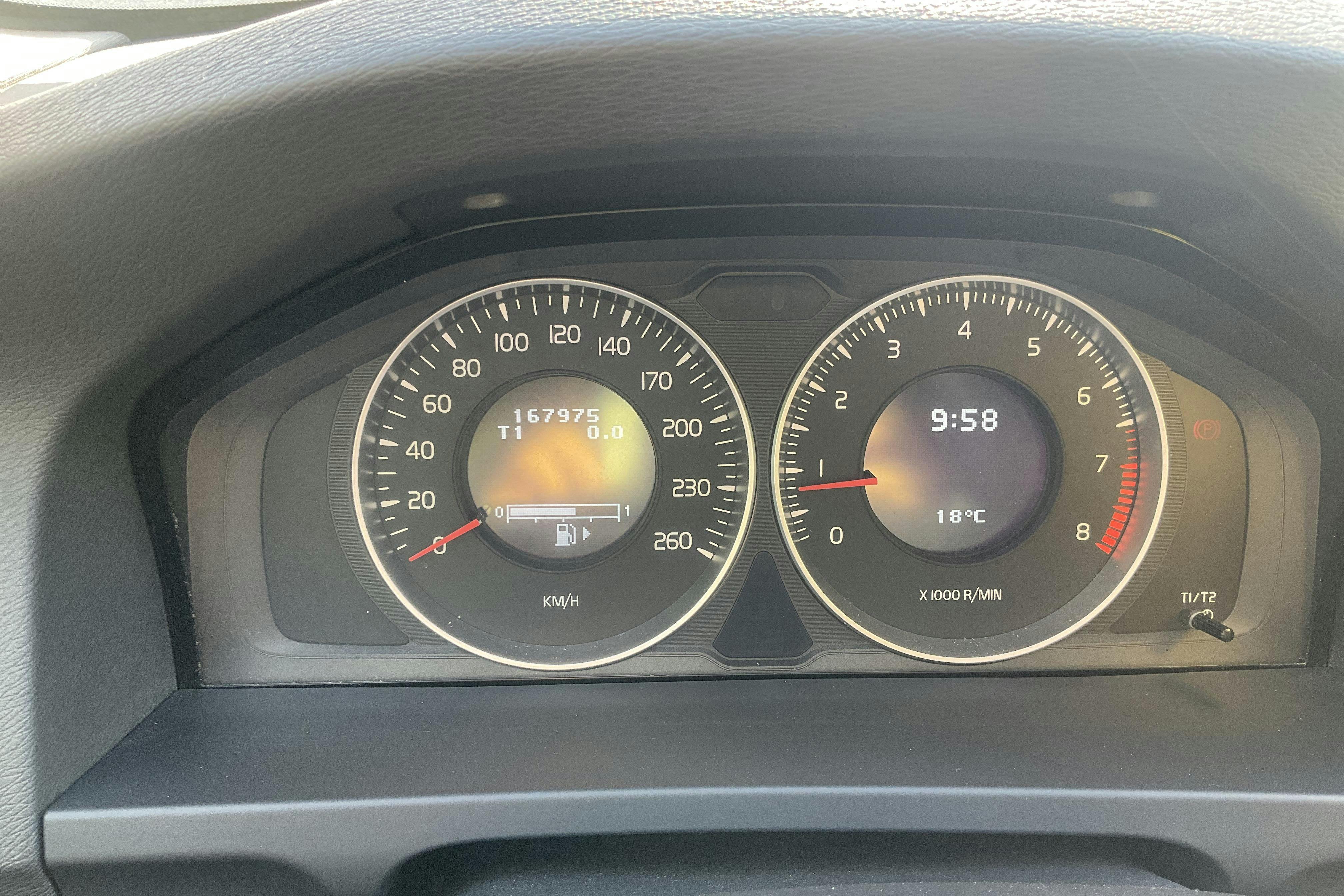 Volvo V60 T4F (180hk) - 16 798 mil - Manuell - vit - 2012