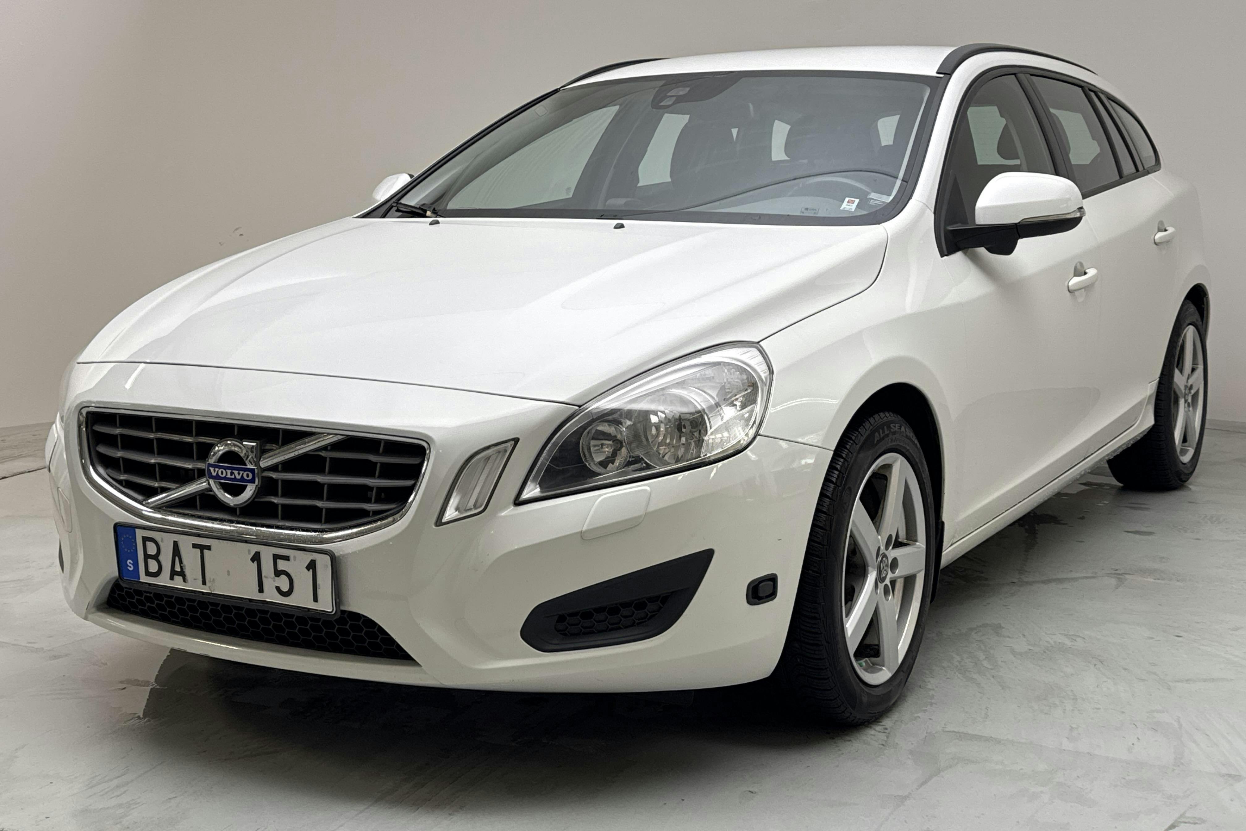 Volvo V60 T4F (180hk) - 167 980 km - Manual - white - 2012