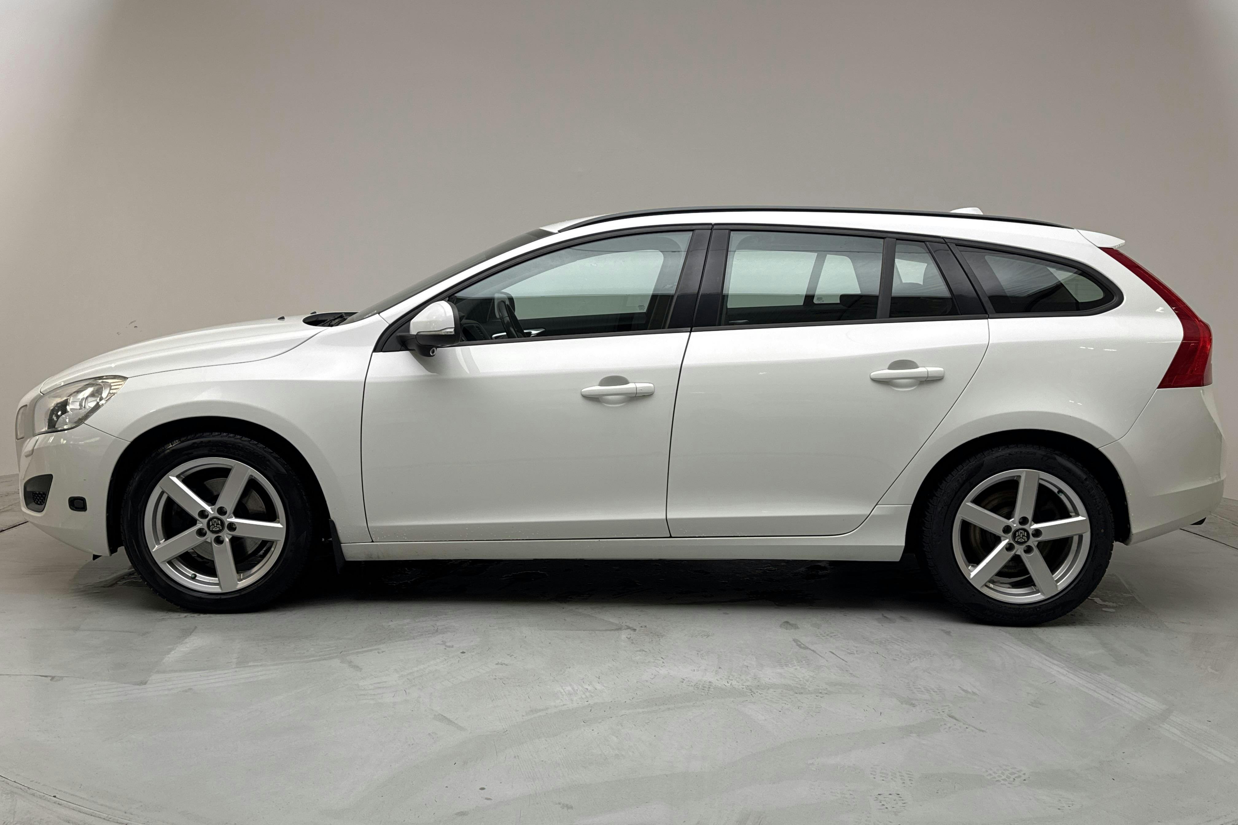 Volvo V60 T4F (180hk) - 16 798 mil - Manuell - vit - 2012