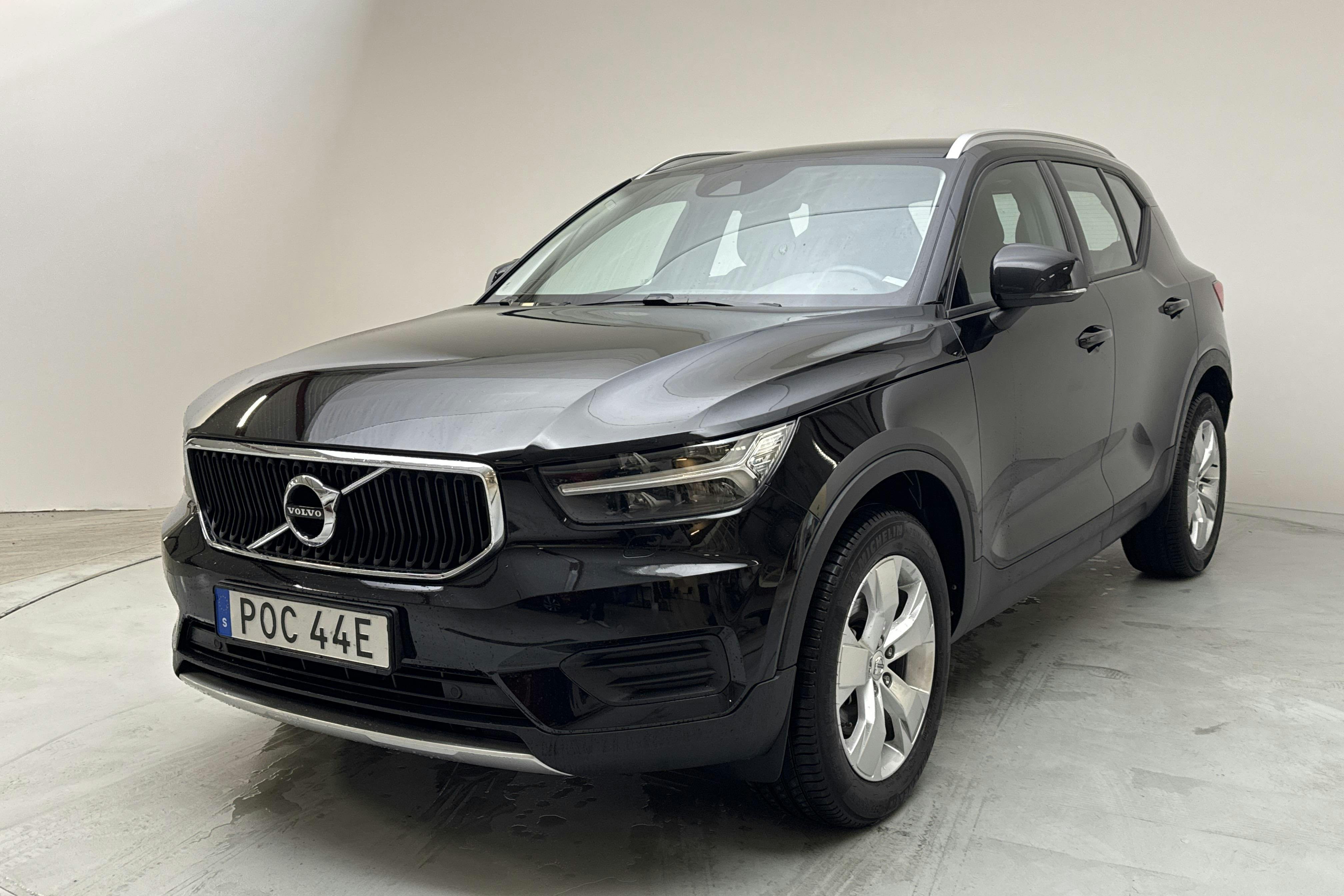 Volvo XC40 B4 2WD (197hk) - 5 488 mil - Automat - svart - 2022