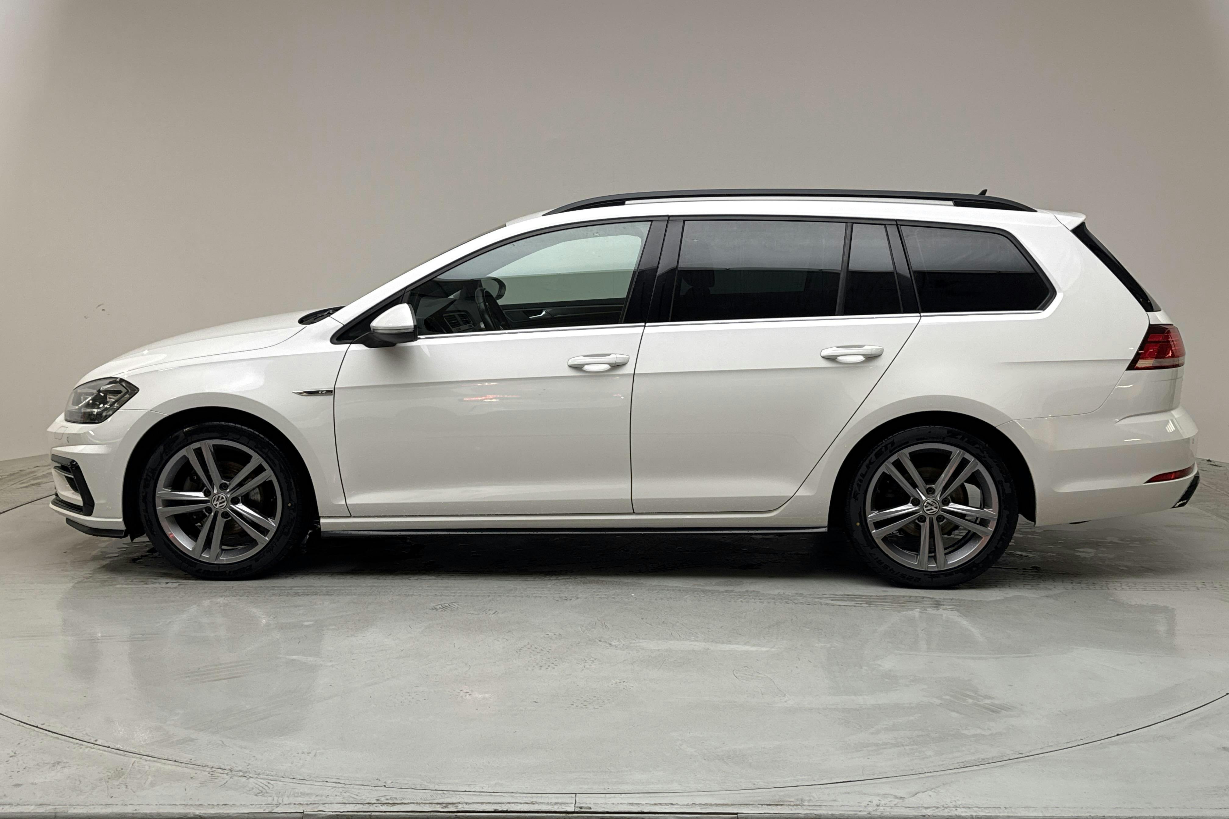 VW Golf VII 1.5 TSI Sportscombi (150hk) - 18 645 mil - Automat - vit - 2020