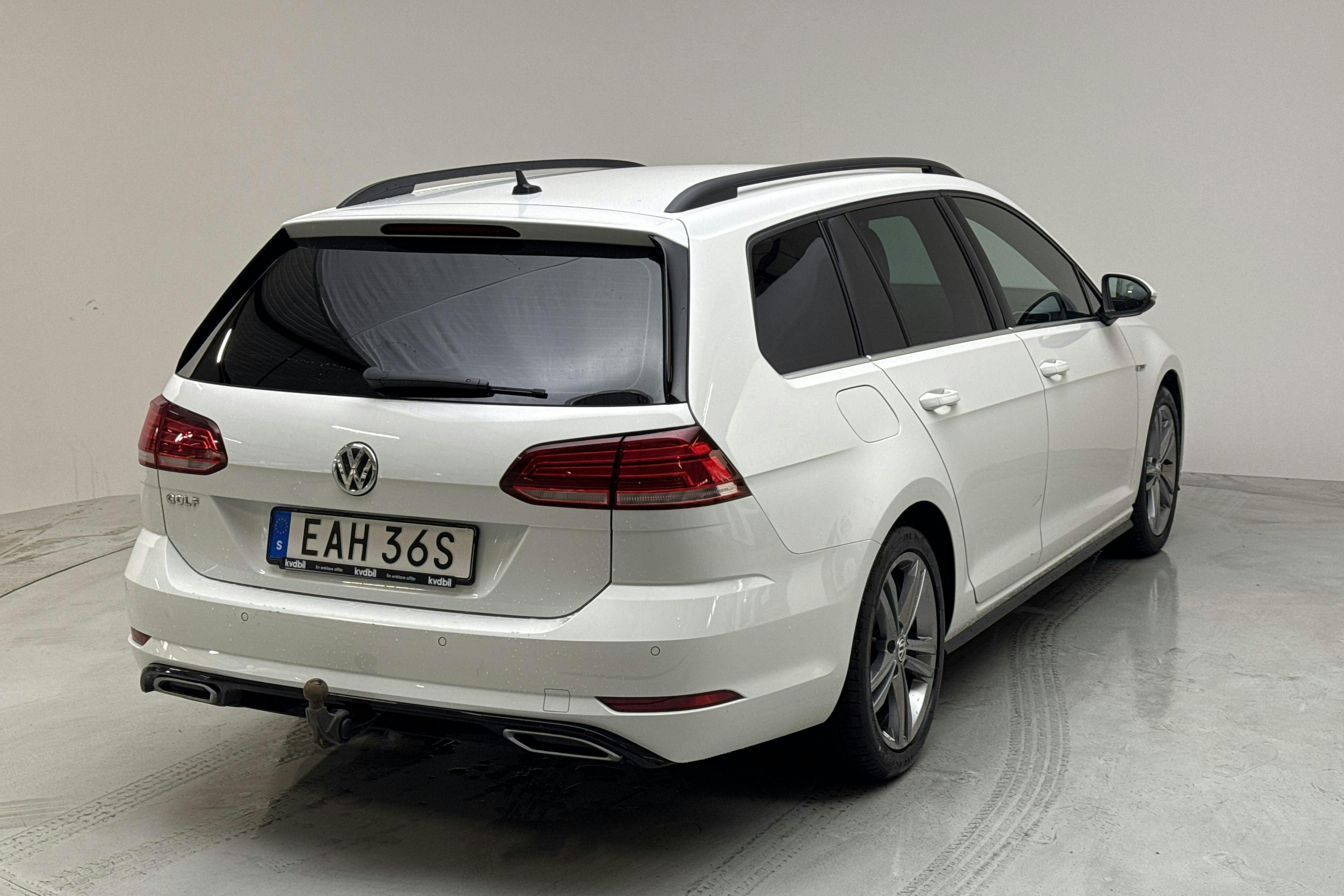 VW Golf VII 1.5 TSI Sportscombi (150hk) - 18 645 mil - Automat - vit - 2020