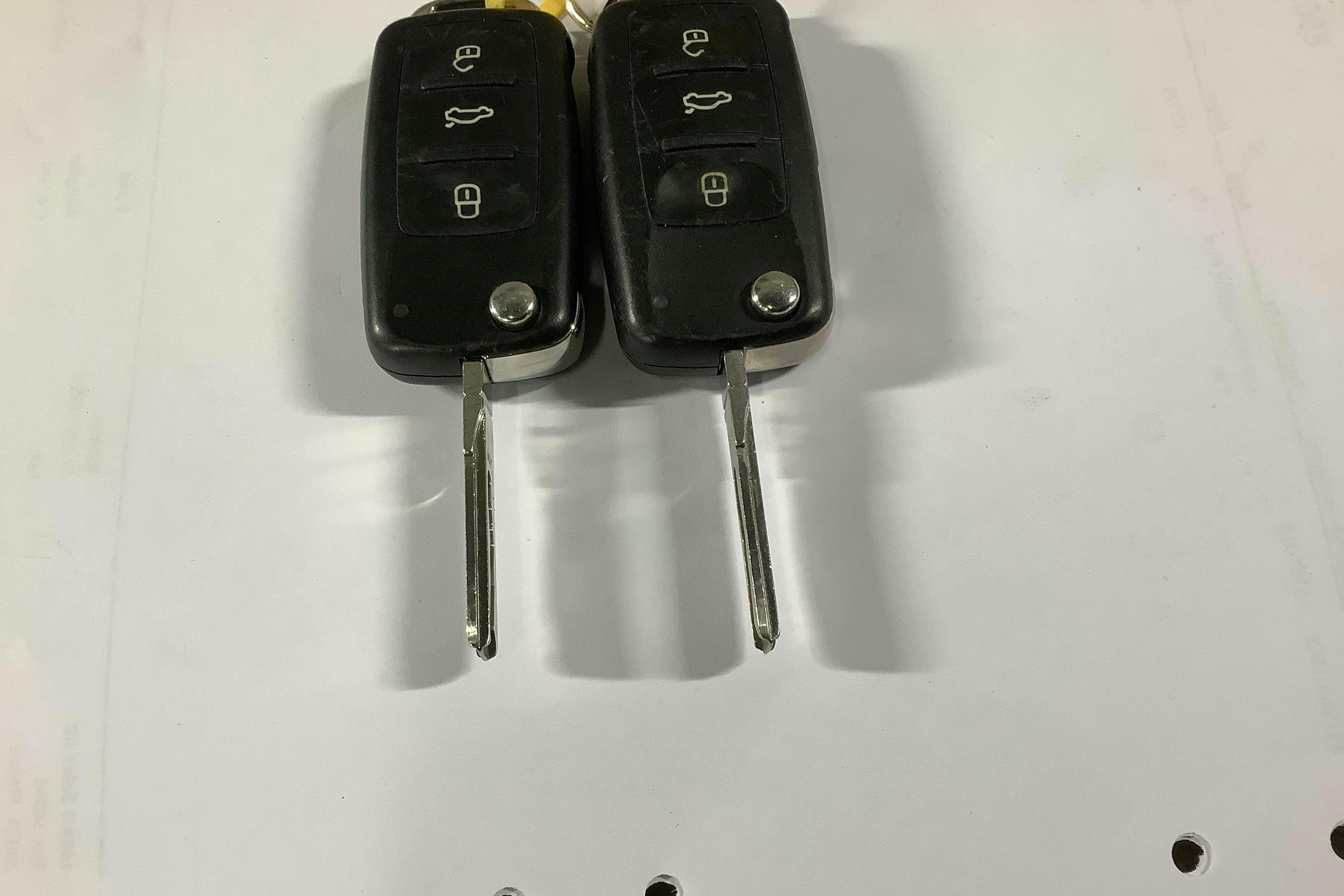VW Golf VI 1.6 MultiFuel E85 3dr (102hk) - 10 083 mil - Manuell - vit - 2012