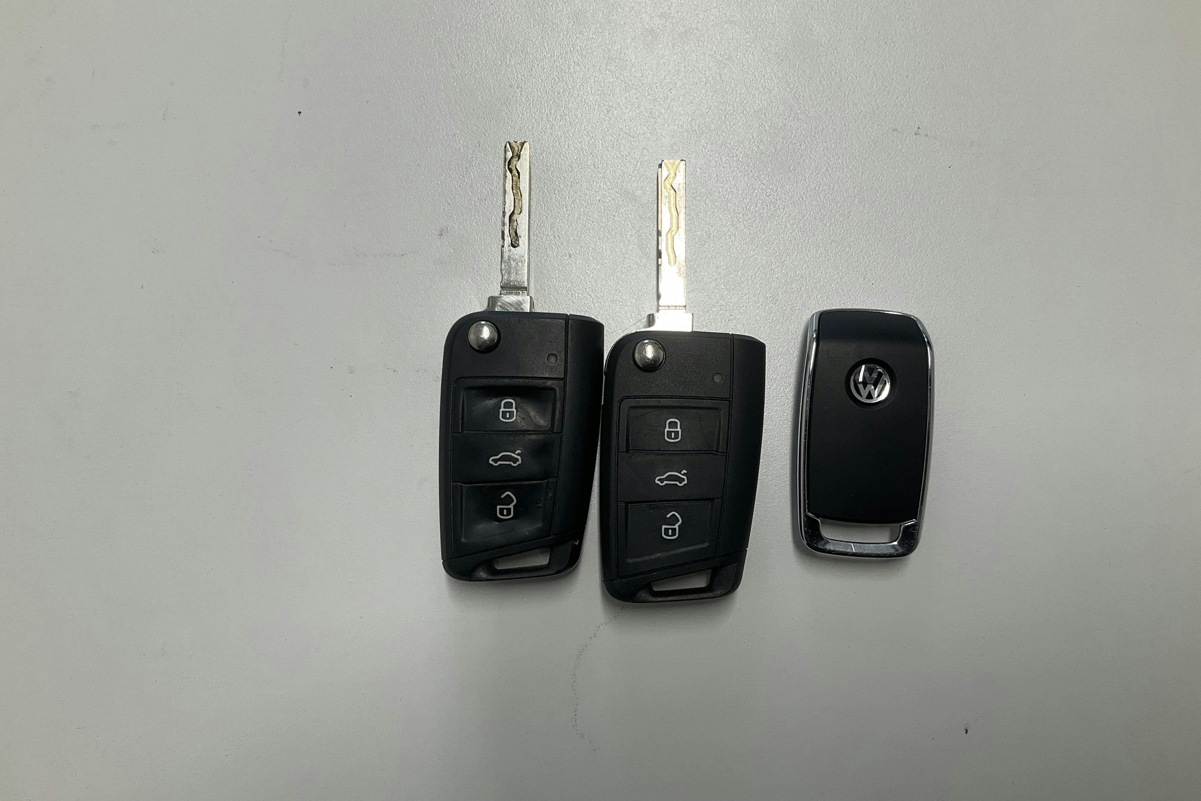 VW Crafter 35 2.0 TDI (177hk) - 18 009 mil - Automat - vit - 2019