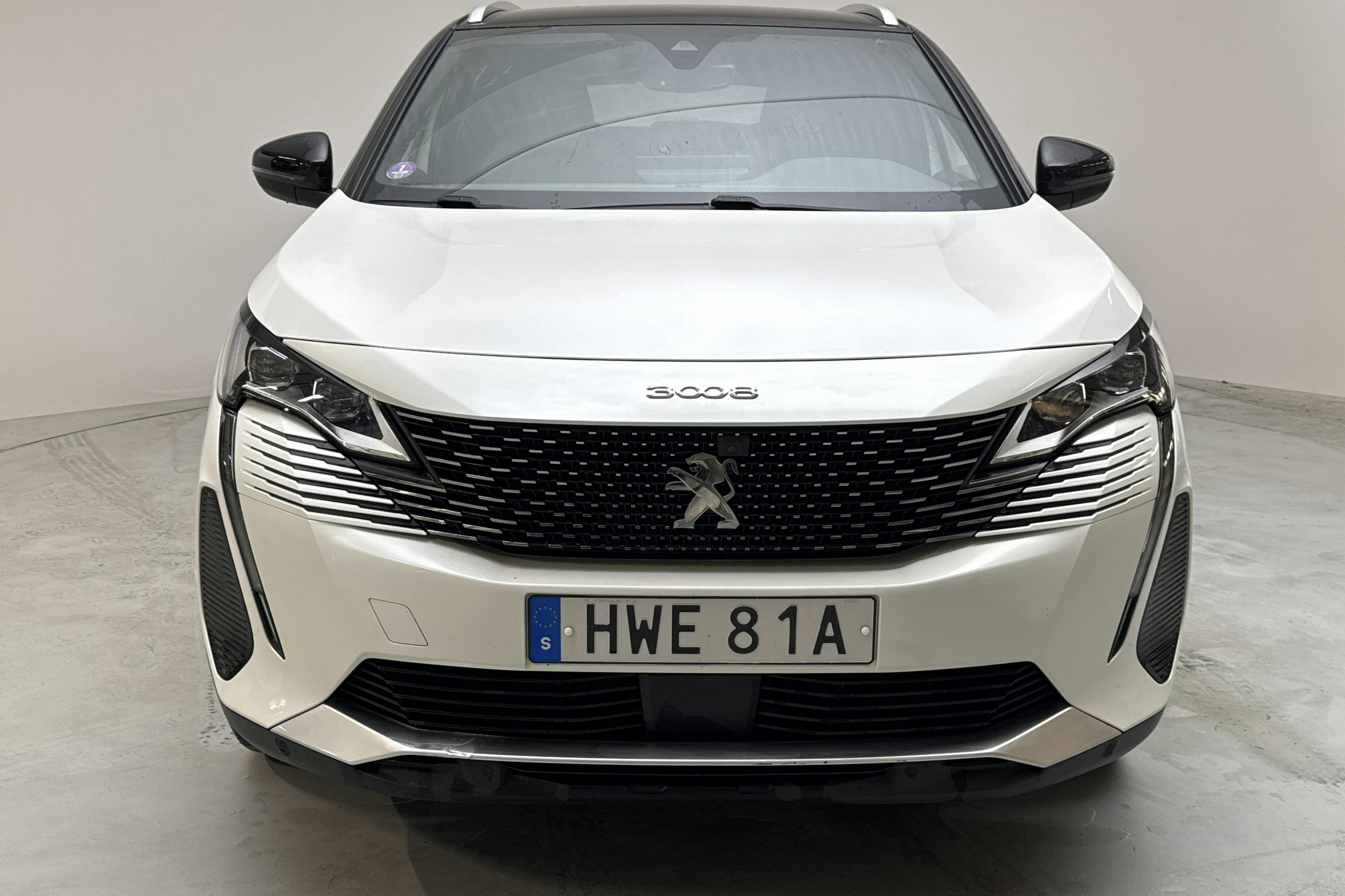 Peugeot 3008 1.6 Plug-in Hybrid 4 (300hk) - 6 425 mil - Automat - vit - 2021