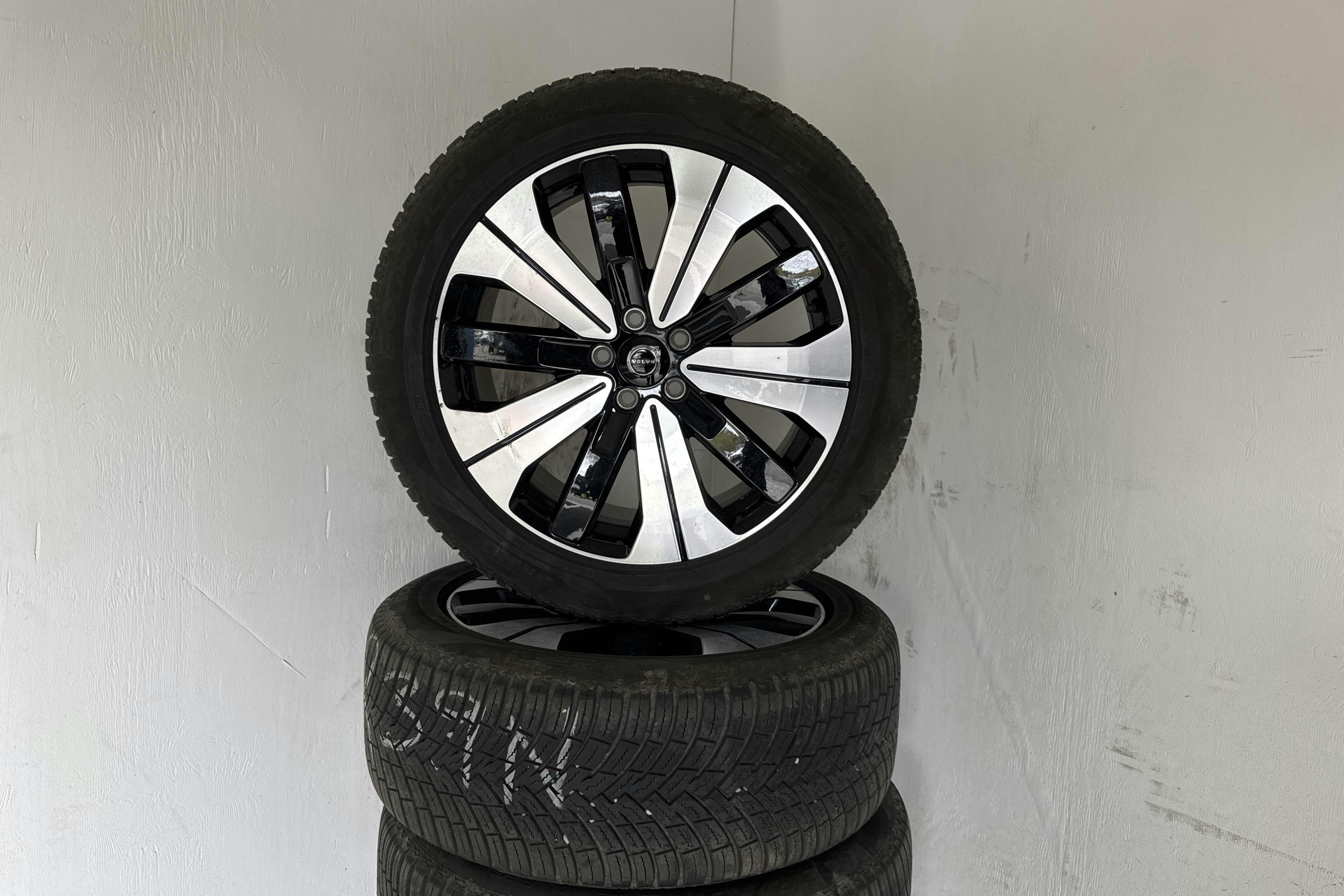 Volvo XC40 P6 Recharge (231hk) - 3 745 mil - Automat - vit - 2023