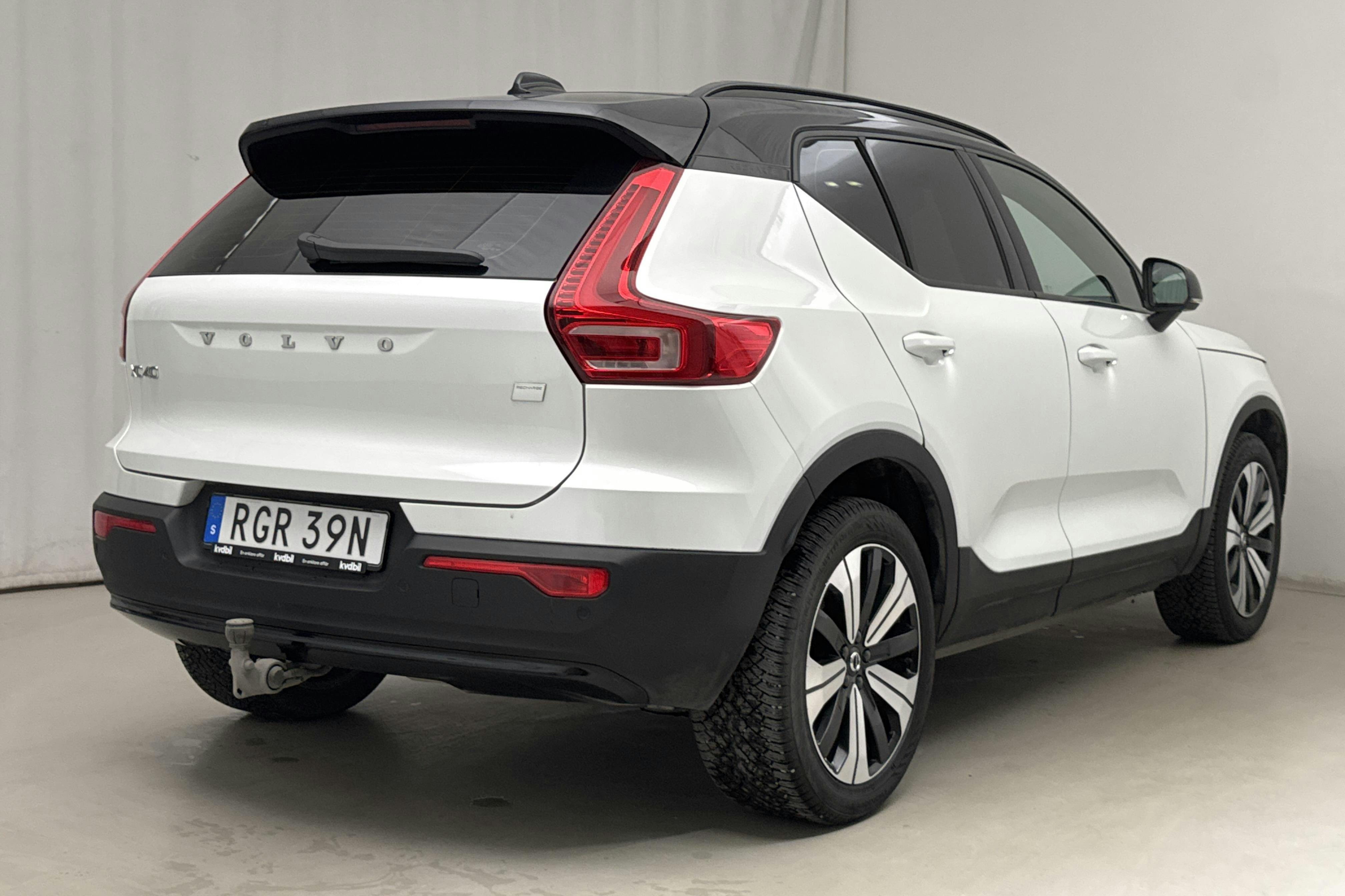 Volvo XC40 P6 Recharge (231hk) - 3 745 mil - Automat - vit - 2023