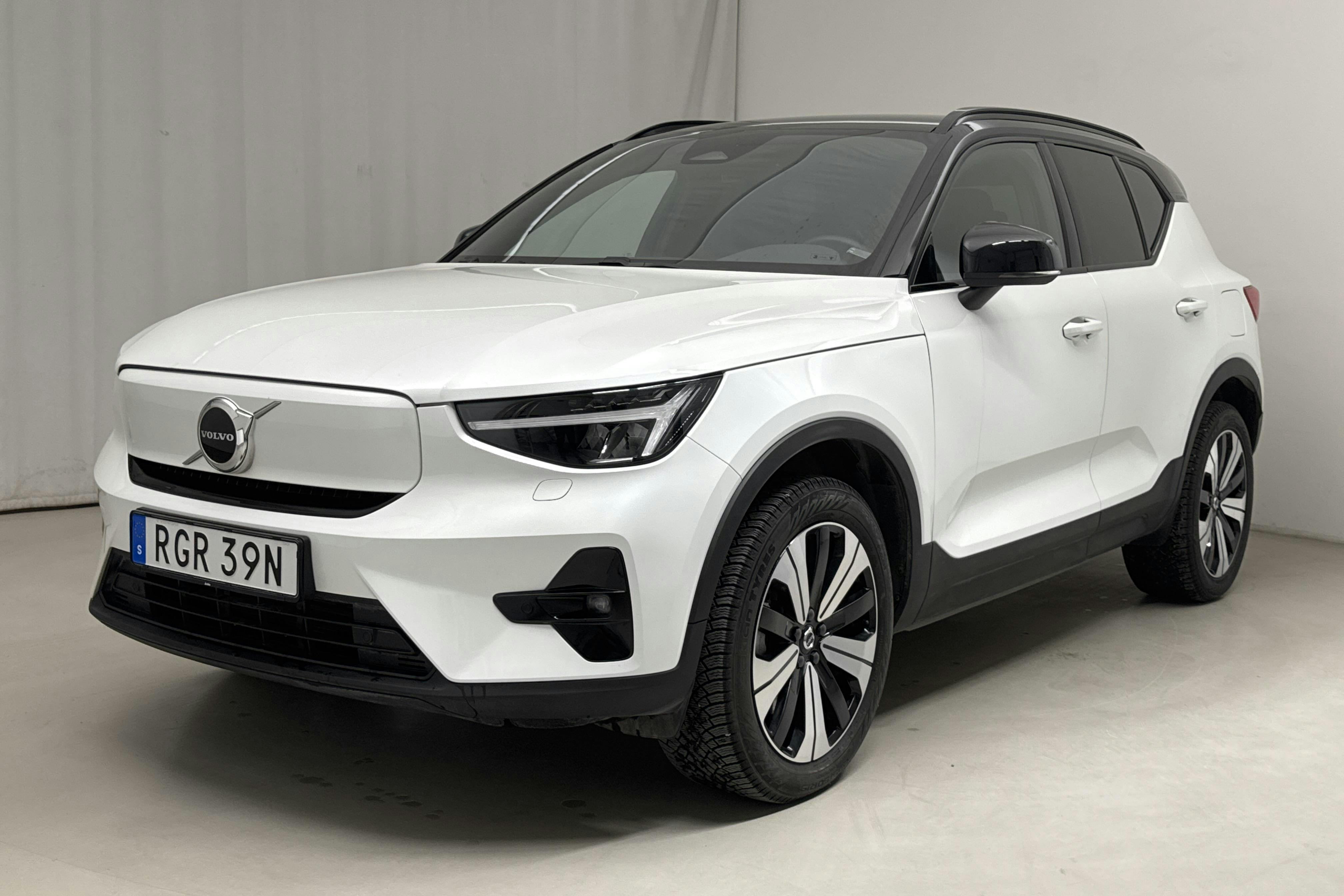 Volvo XC40 P6 Recharge (231hk) - 3 745 mil - Automat - vit - 2023