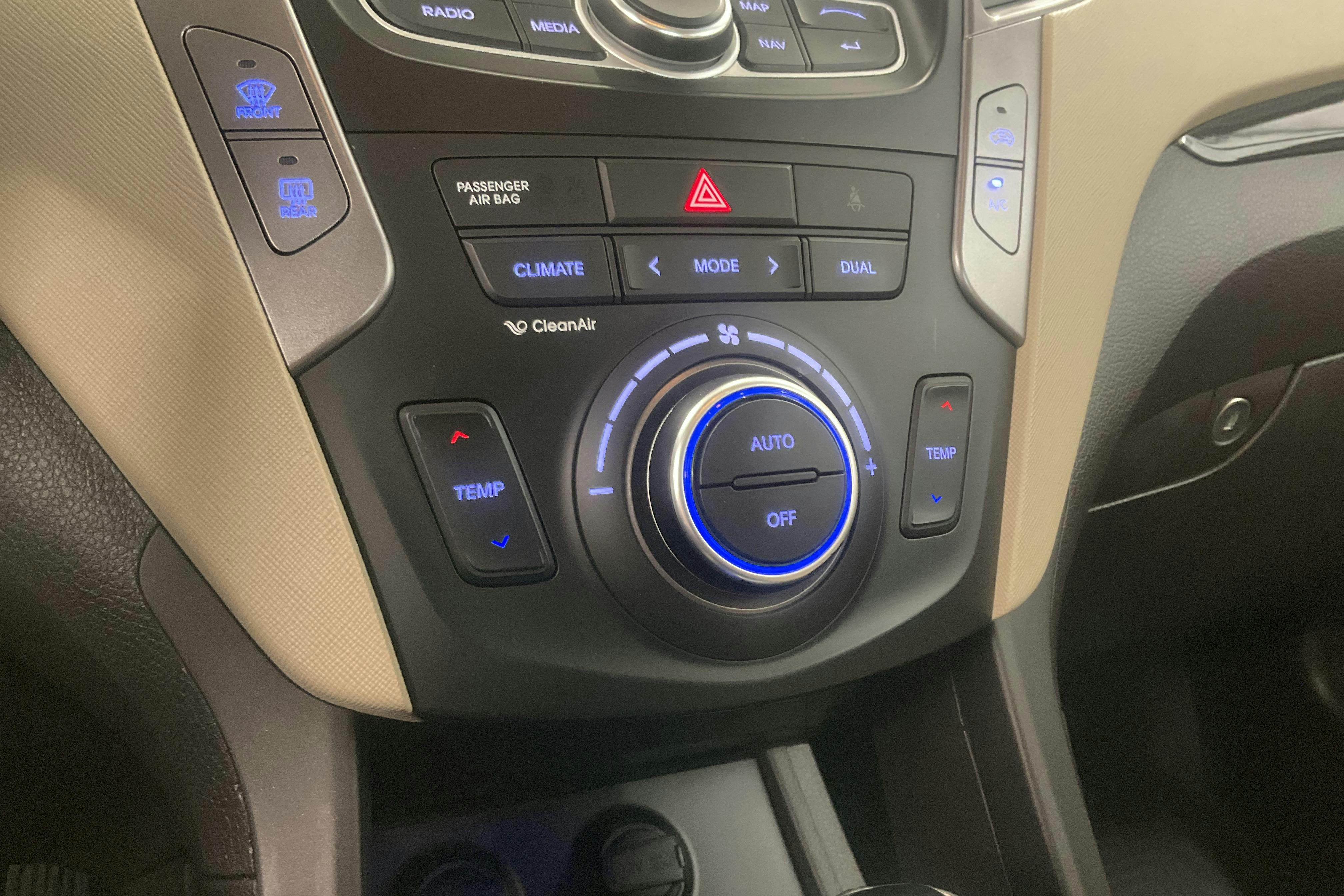 Hyundai Santa Fé 2.2 CRDi-R 4WD (197hk) - 17 946 mil - Automat - vit - 2014