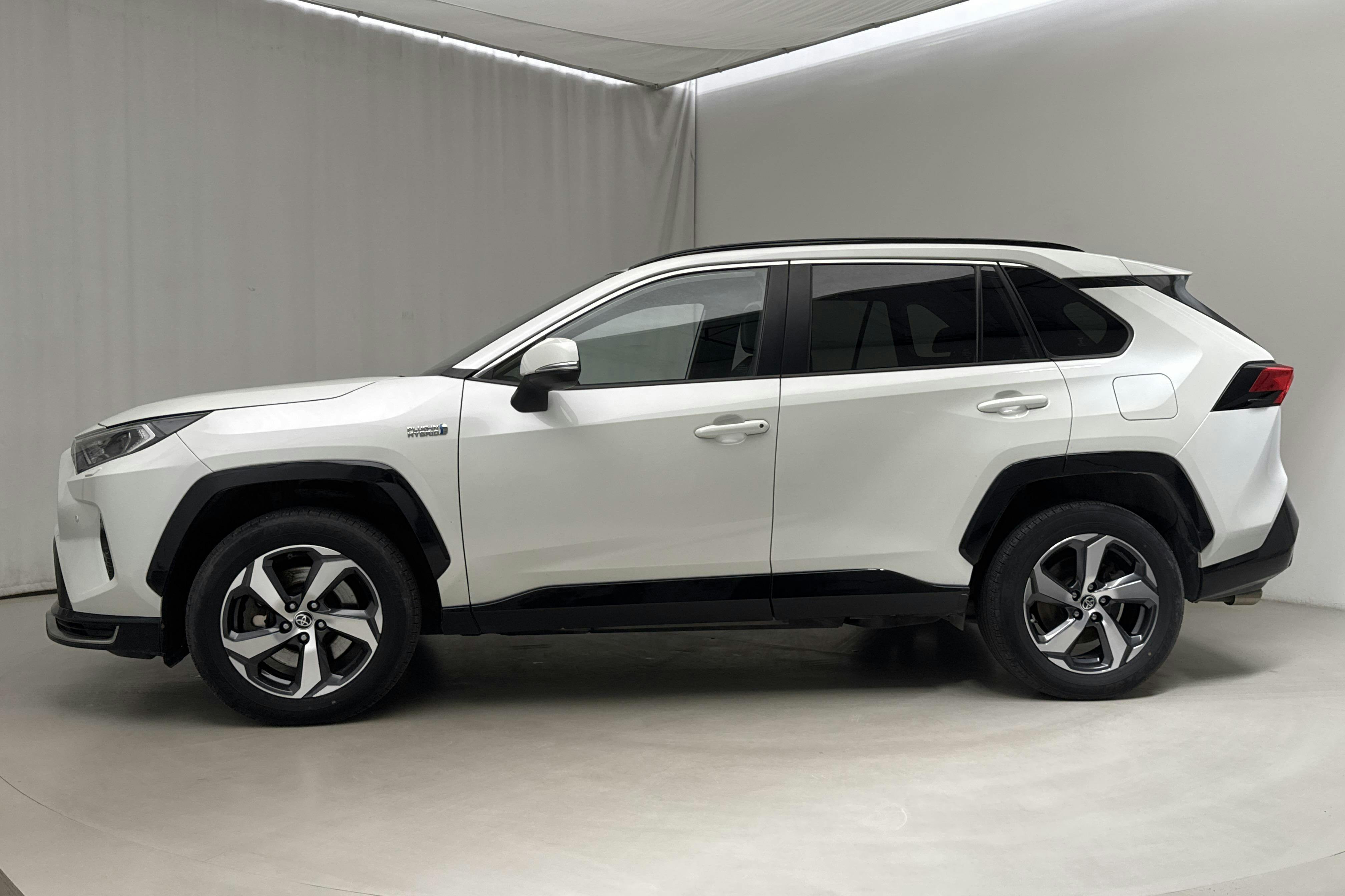 Toyota RAV4 2.5 Plug-in Hybrid AWD (306hk) - 9 303 mil - Automat - vit - 2021