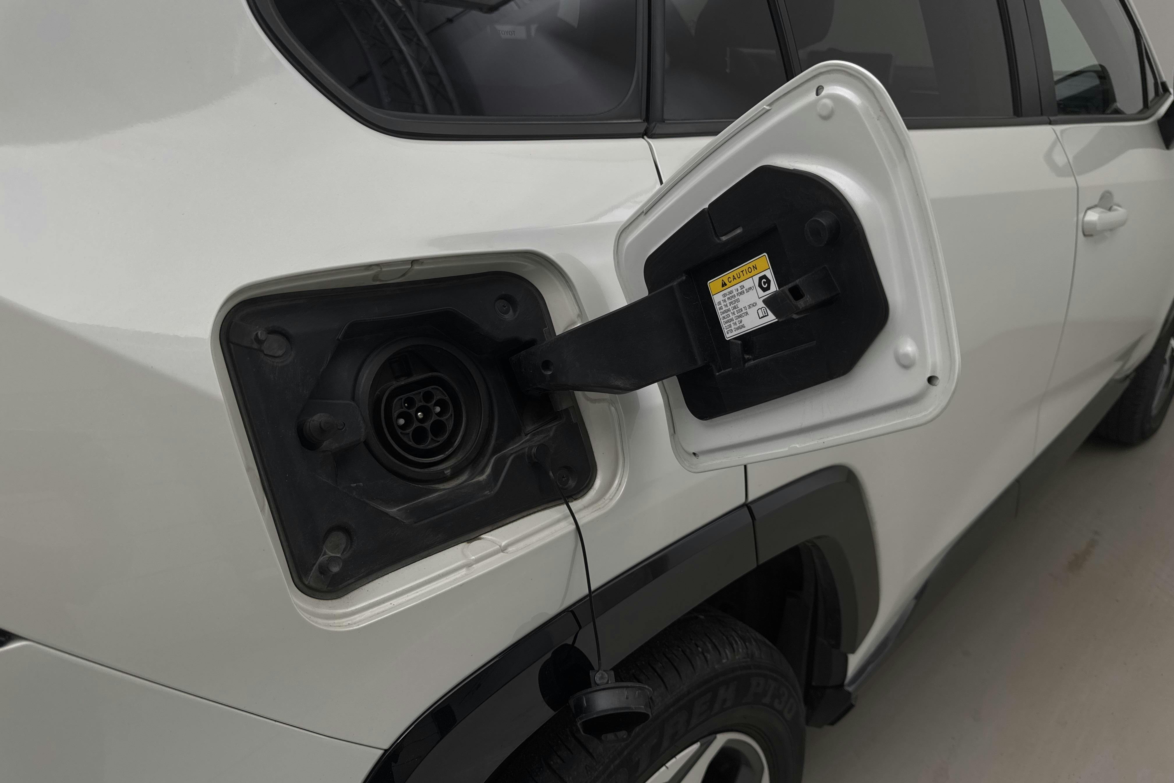 Toyota RAV4 2.5 Plug-in Hybrid AWD (306hk) - 9 303 mil - Automat - vit - 2021