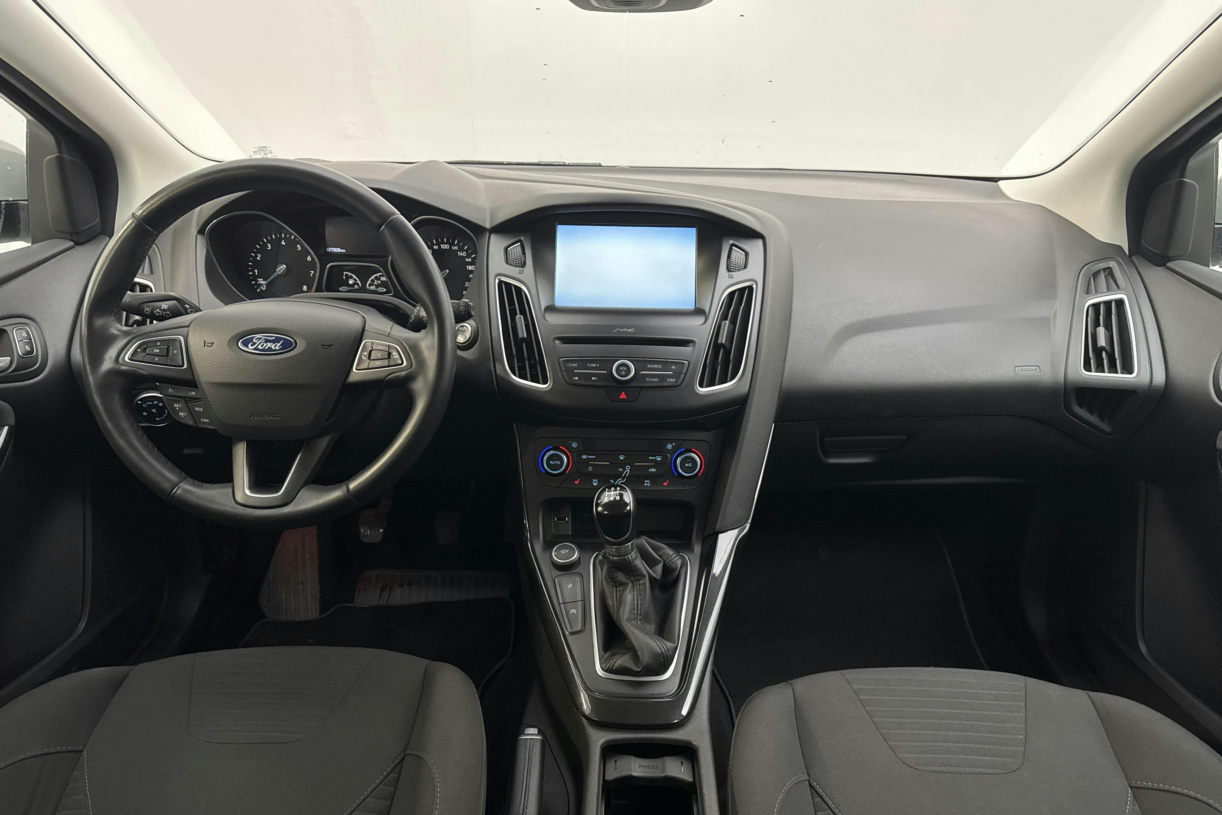Ford Focus 1.0 EcoBoost Kombi (100hk) - 7 792 mil - Manuell - grå - 2016