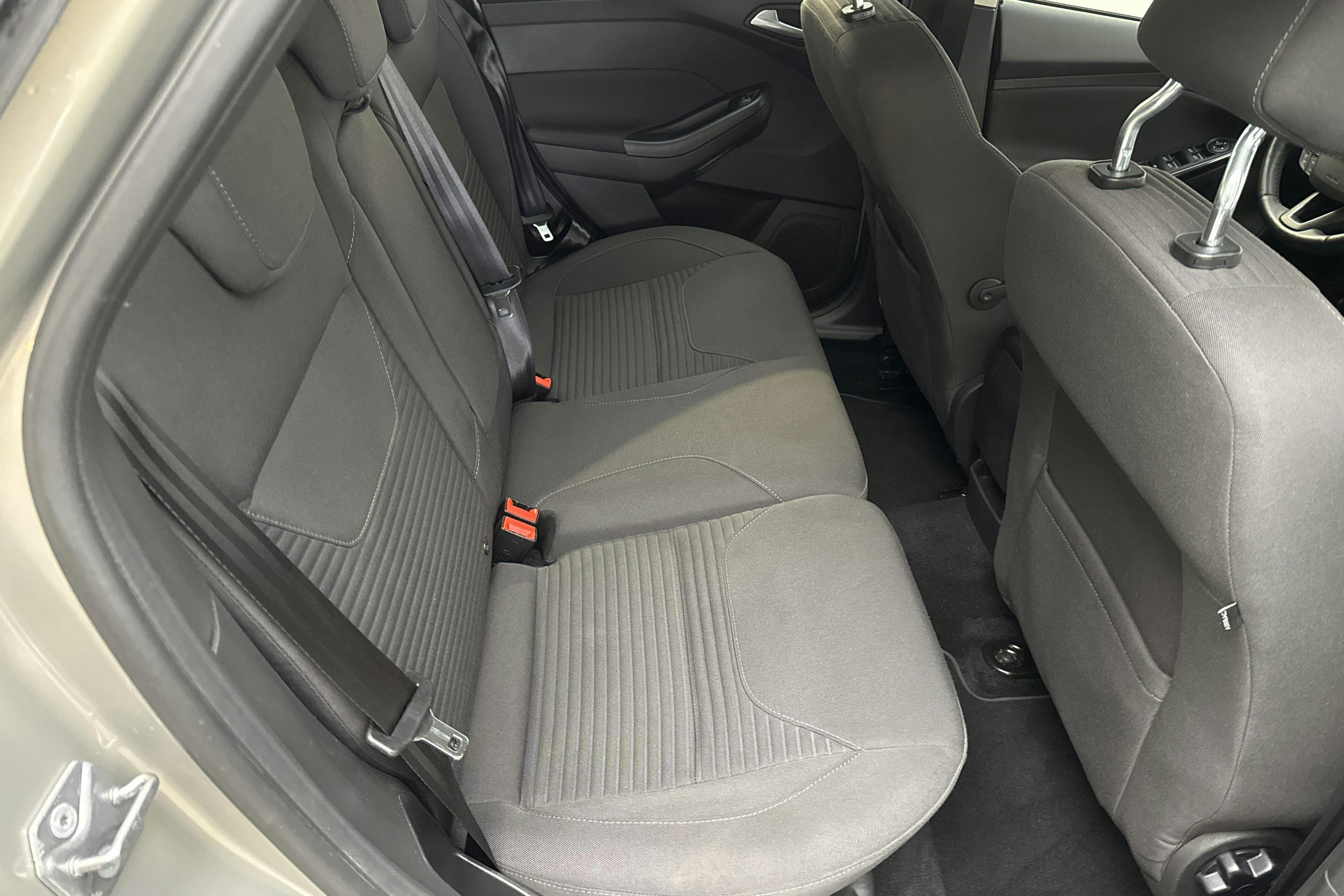 Ford Focus 1.0 EcoBoost Kombi (100hk) - 7 792 mil - Manuell - grå - 2016