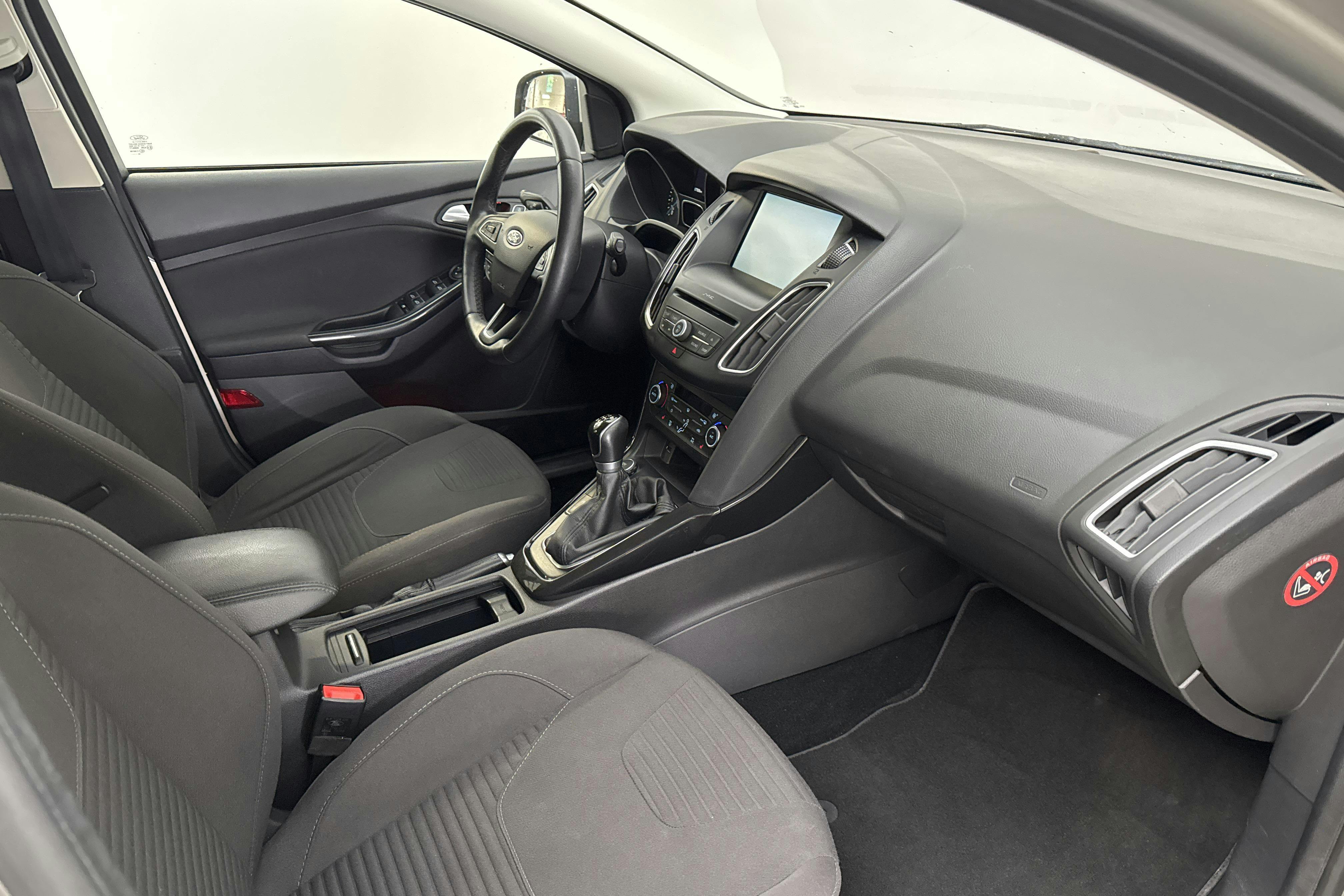 Ford Focus 1.0 EcoBoost Kombi (100hk) - 7 792 mil - Manuell - grå - 2016