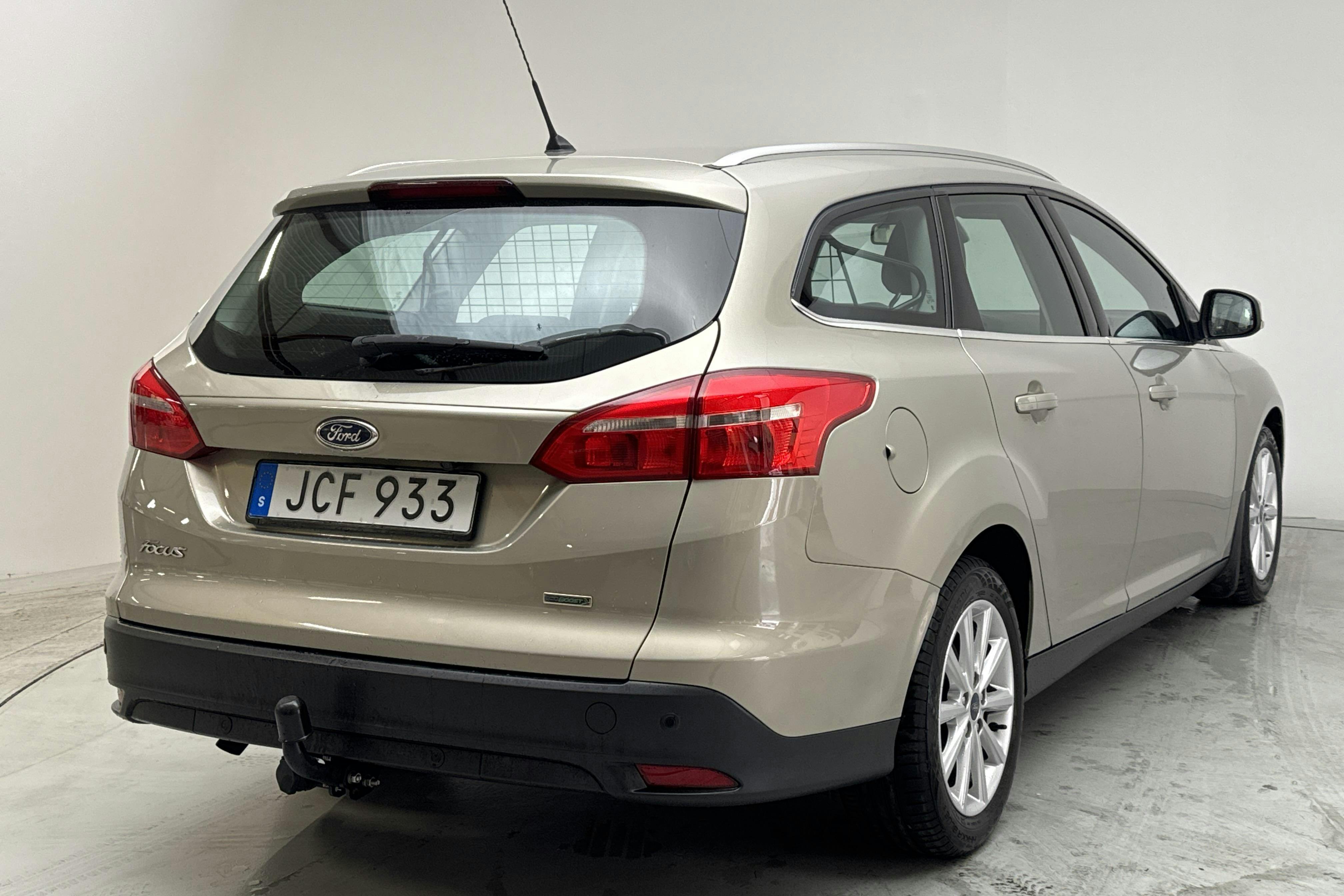 Ford Focus 1.0 EcoBoost Kombi (100hk) - 7 792 mil - Manuell - grå - 2016