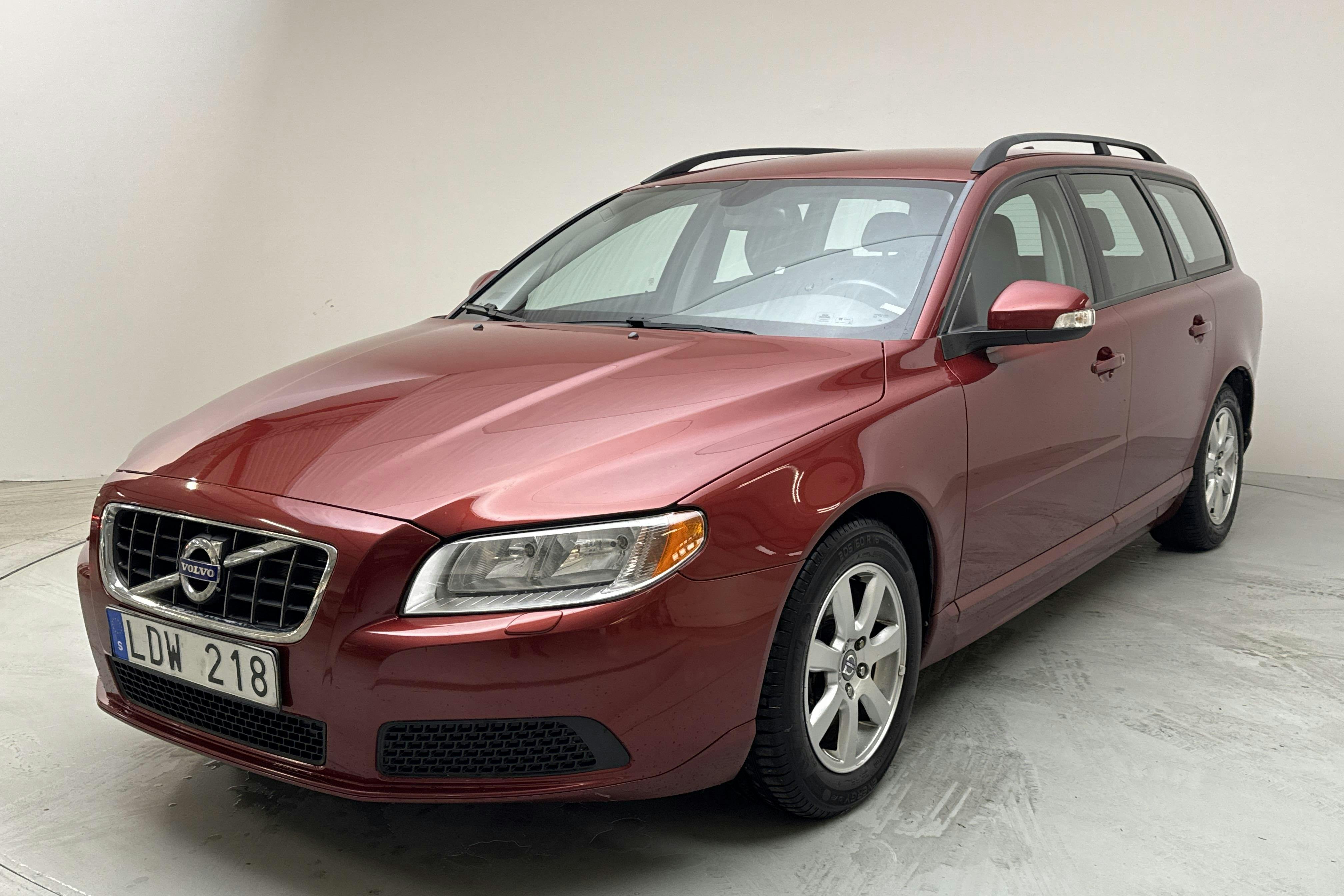 Volvo V70 II 1.6D DRIVe (109hk) - 15 121 mil - Manuell - röd - 2011
