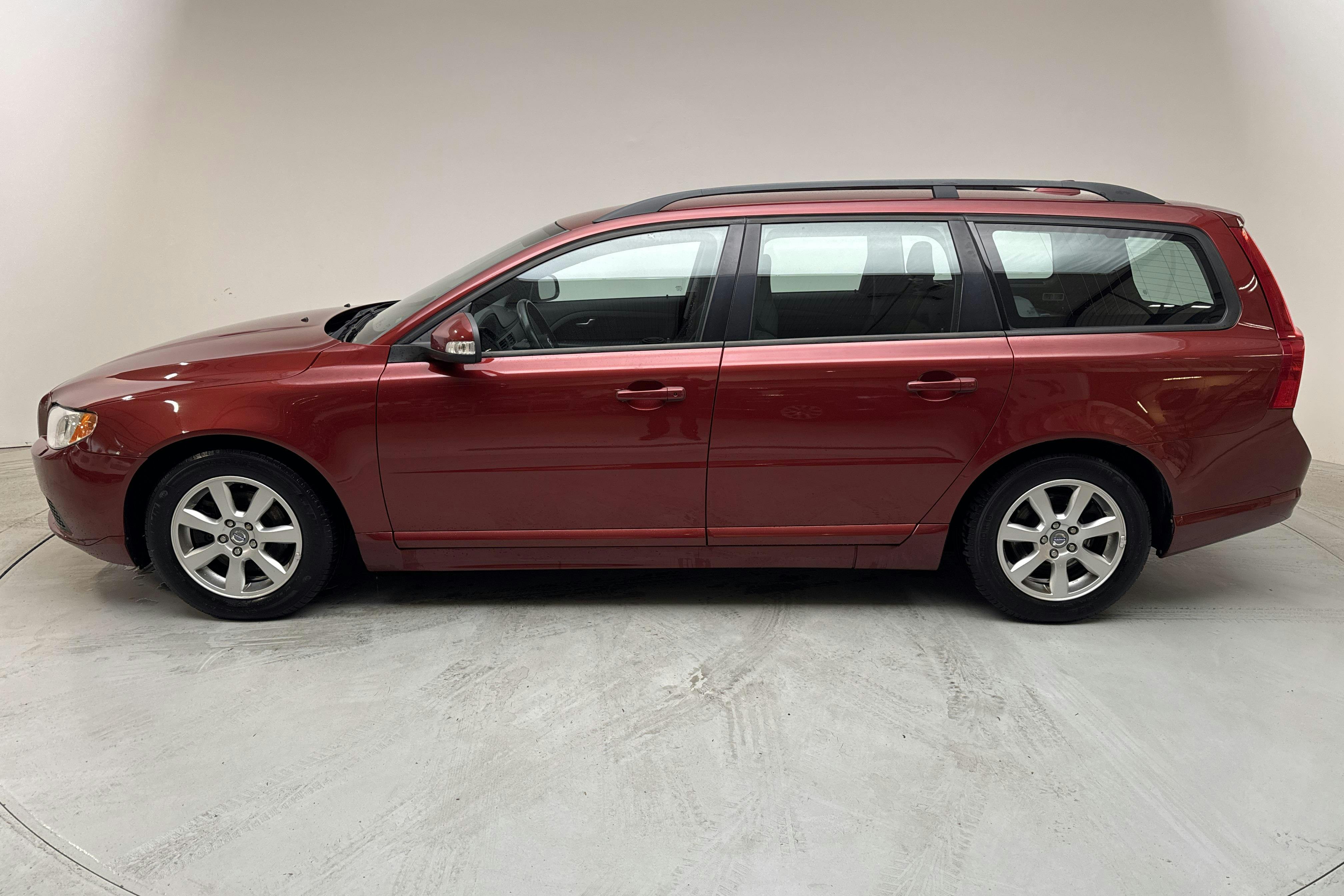 Volvo V70 II 1.6D DRIVe (109hk) - 15 121 mil - Manuell - röd - 2011
