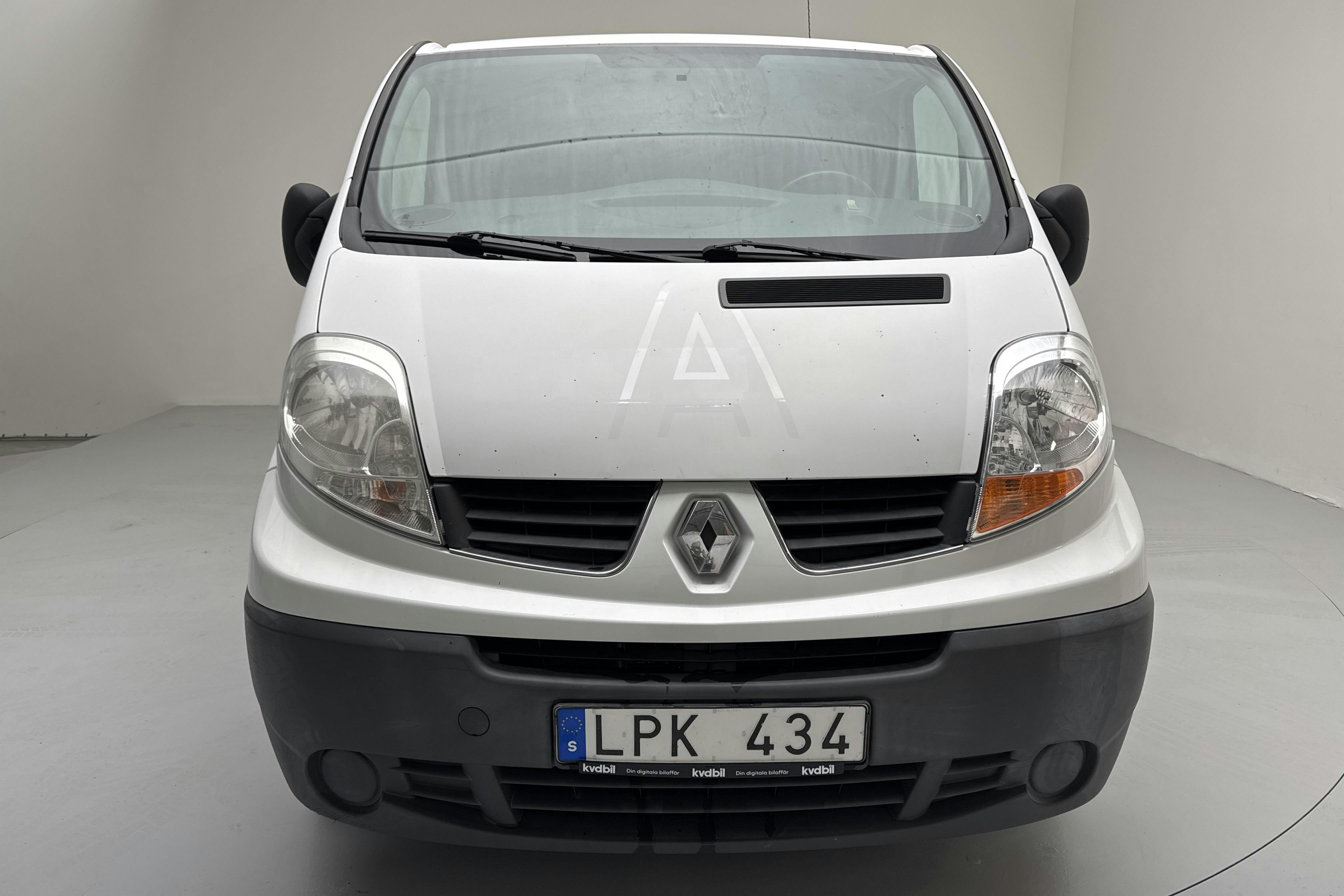 Renault Trafic 2.0 dCi Skåp (115hk) - 13 257 mil - Manuell - vit - 2011