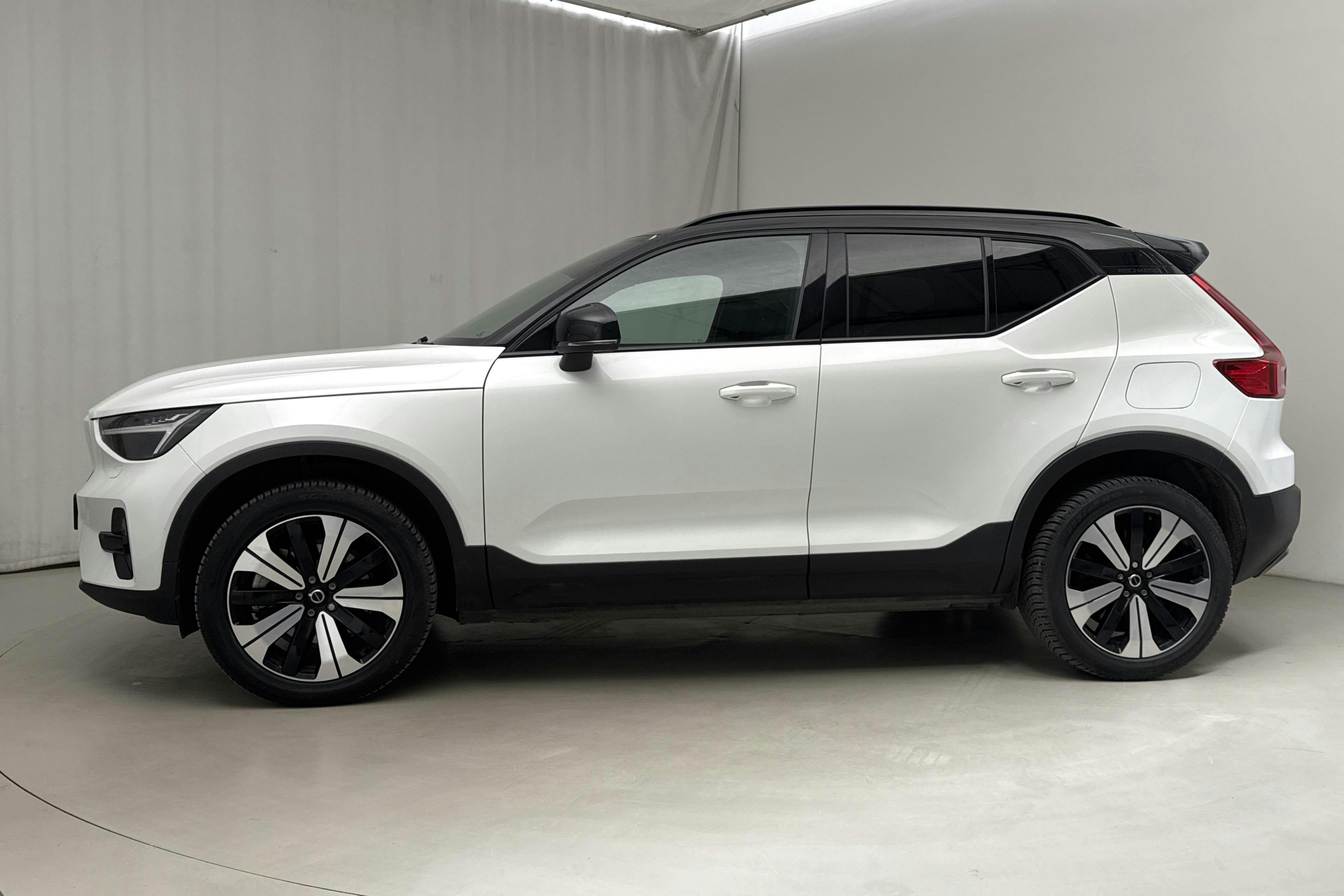 Volvo XC40 P6 Recharge (231hk) - 5 868 mil - Automat - vit - 2023