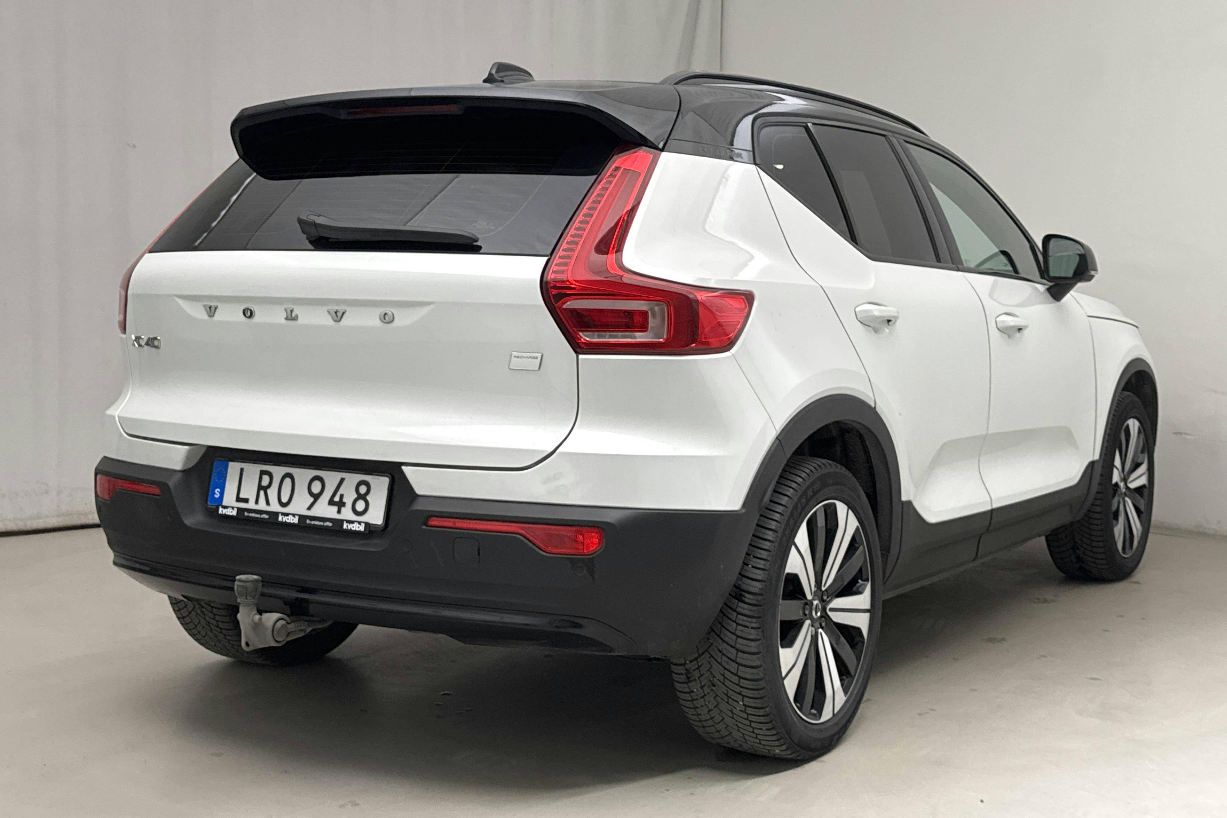 Volvo XC40 P6 Recharge (231hk) - 5 868 mil - Automat - vit - 2023