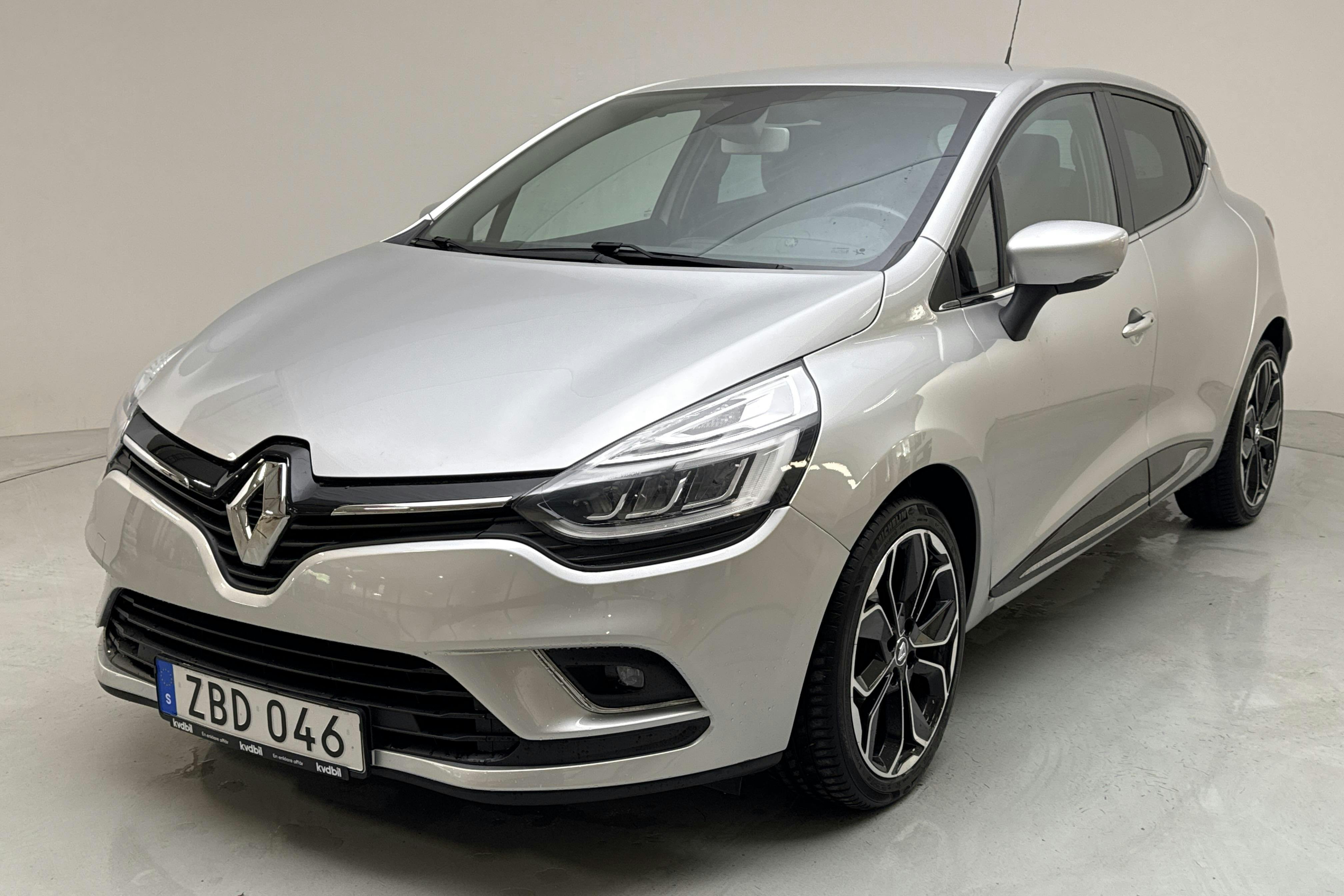 Renault Clio IV 0.9 TCe 90 5dr (90hk) - 43 290 km - Manual - silver - 2018