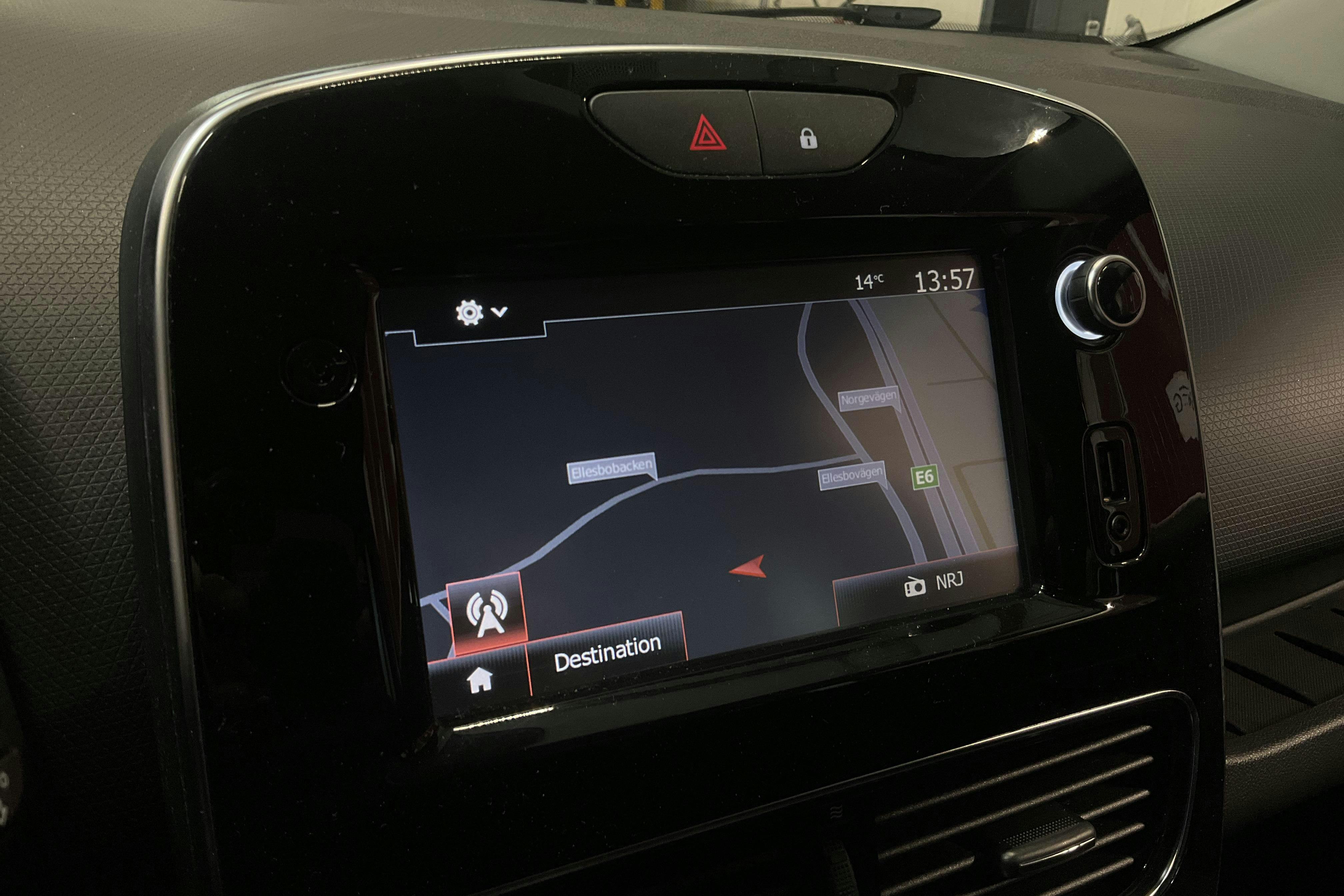 Renault Clio IV 0.9 TCe 90 5dr (90hk) - 4 329 mil - Manuell - silver - 2018