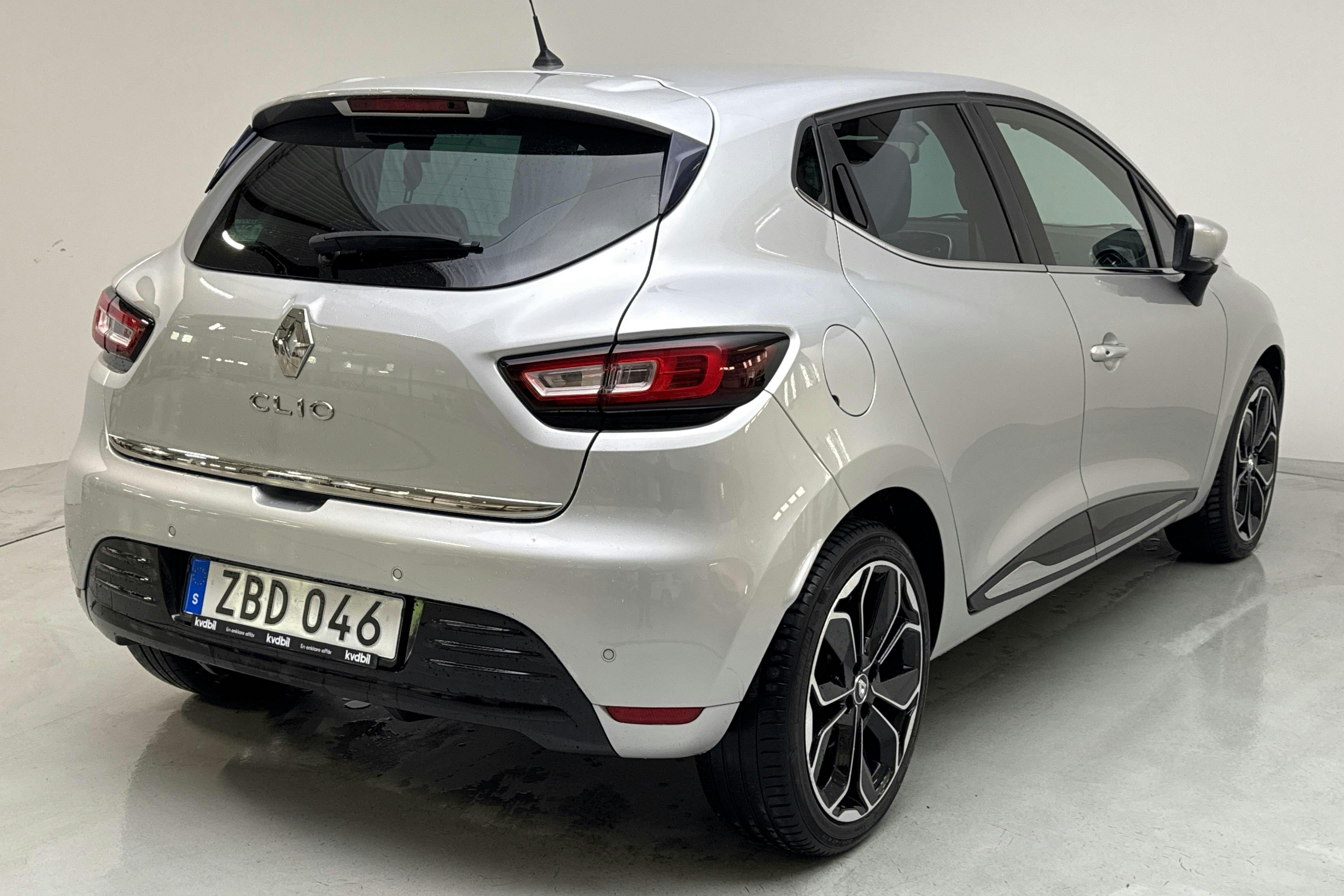 Renault Clio IV 0.9 TCe 90 5dr (90hk) - 4 329 mil - Manuell - silver - 2018