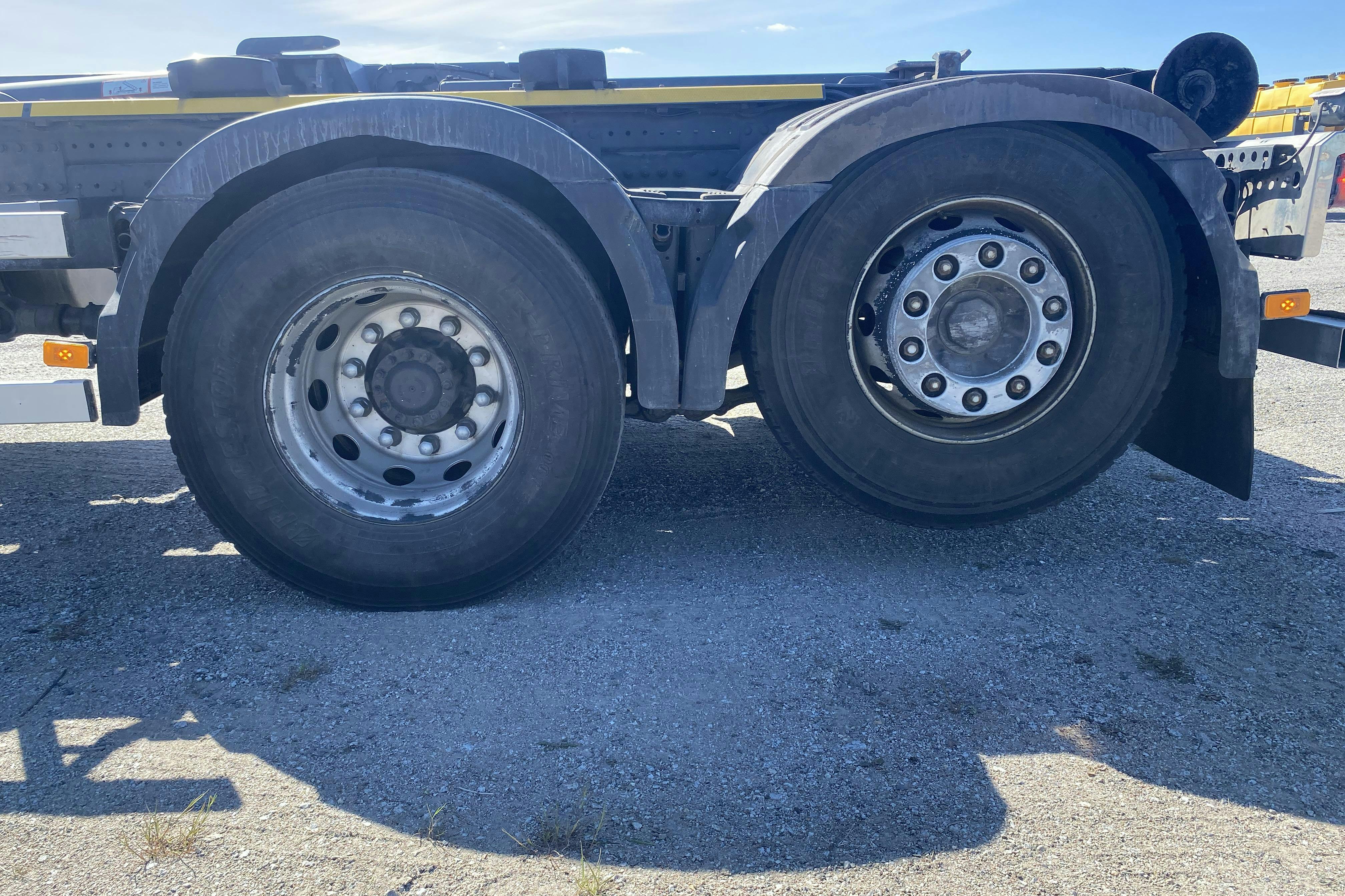 Volvo FM410 - 83 662 km - Automat - gul - 2014