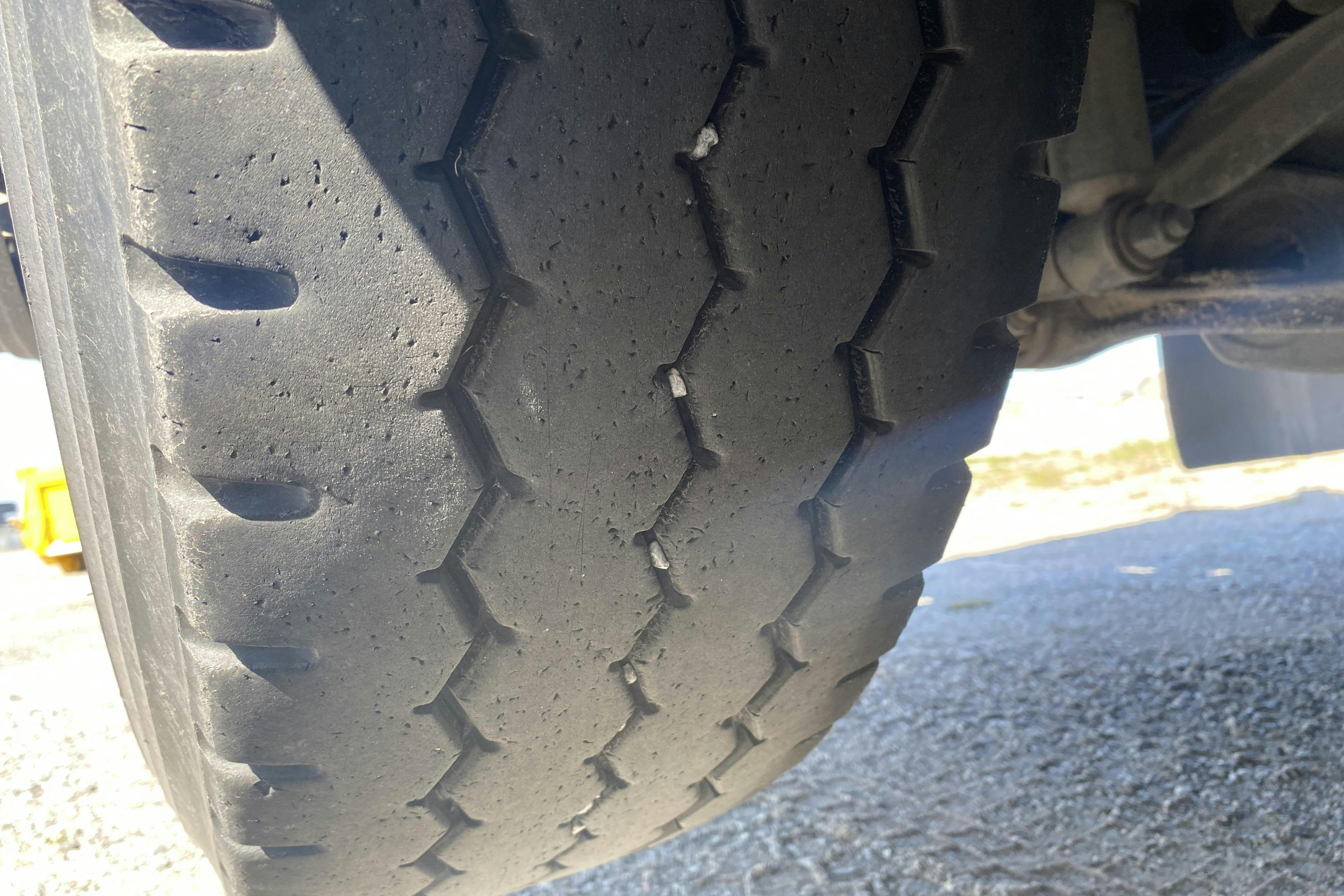 Volvo FM410 - 83 662 km - Automat - gul - 2014