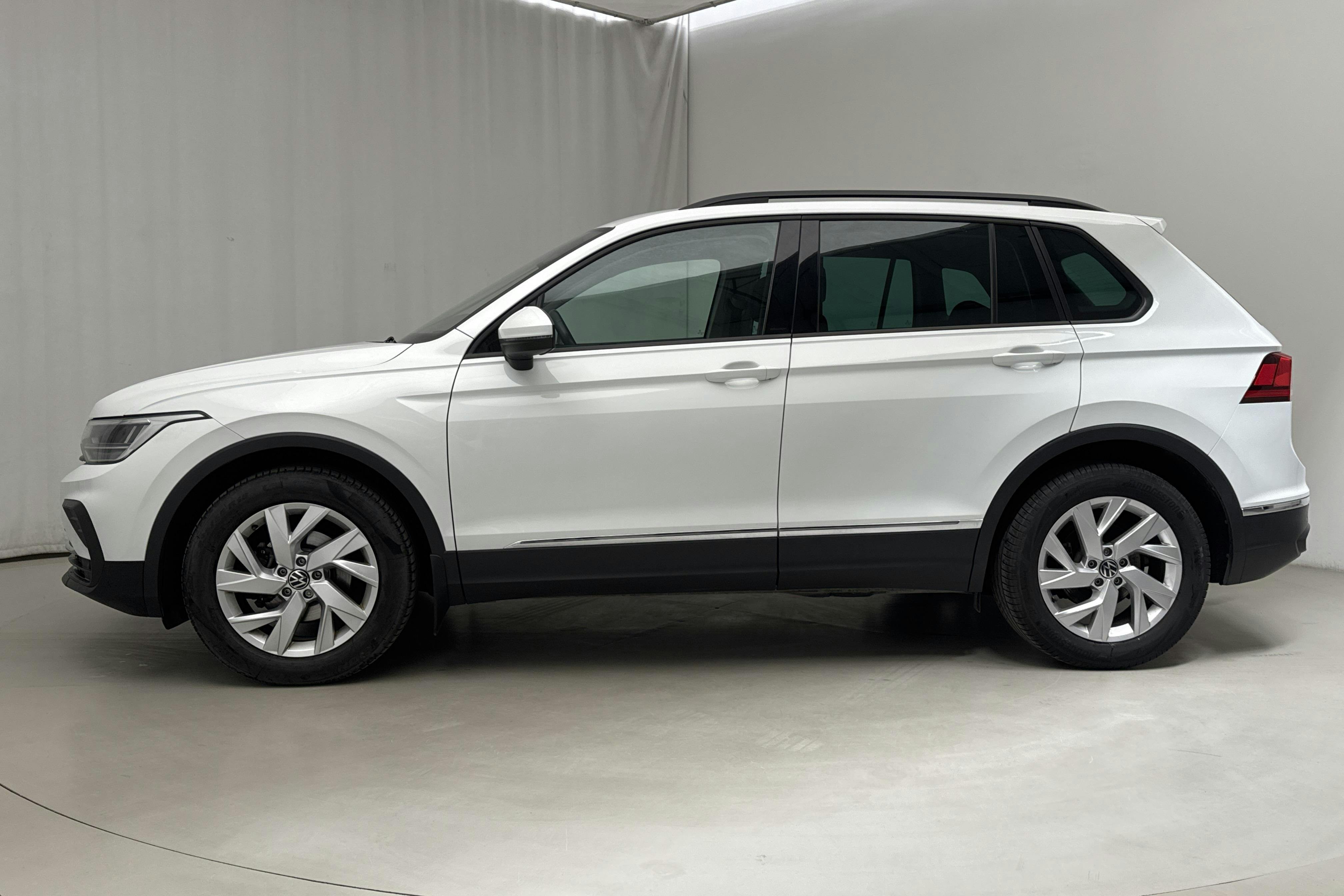VW Tiguan 1.5 TSI (150hk) - 12 568 mil - Automat - vit - 2022