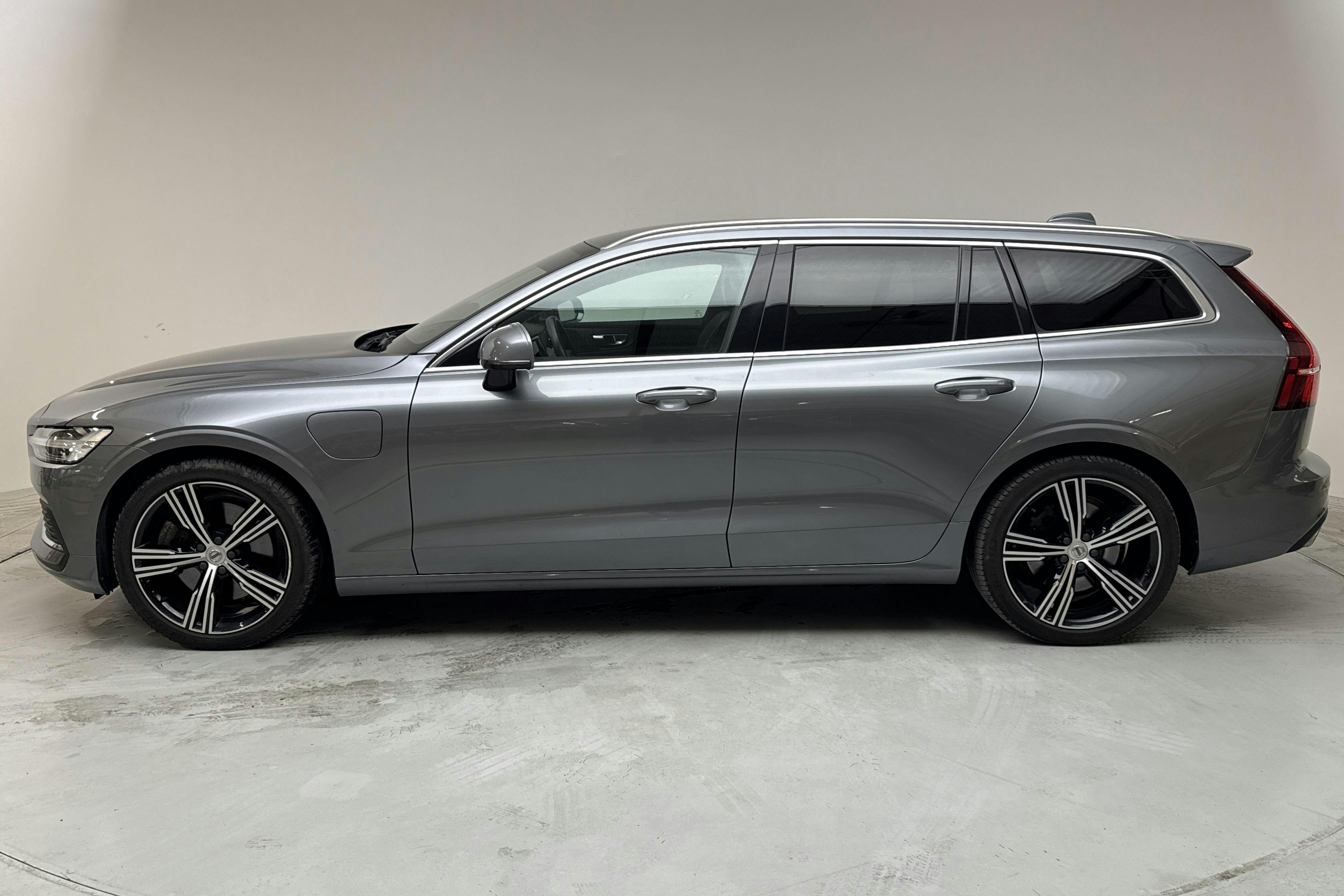 Volvo V60 T6 AWD Twin Engine (340hk) - 4 443 mil - Automat - grå - 2021